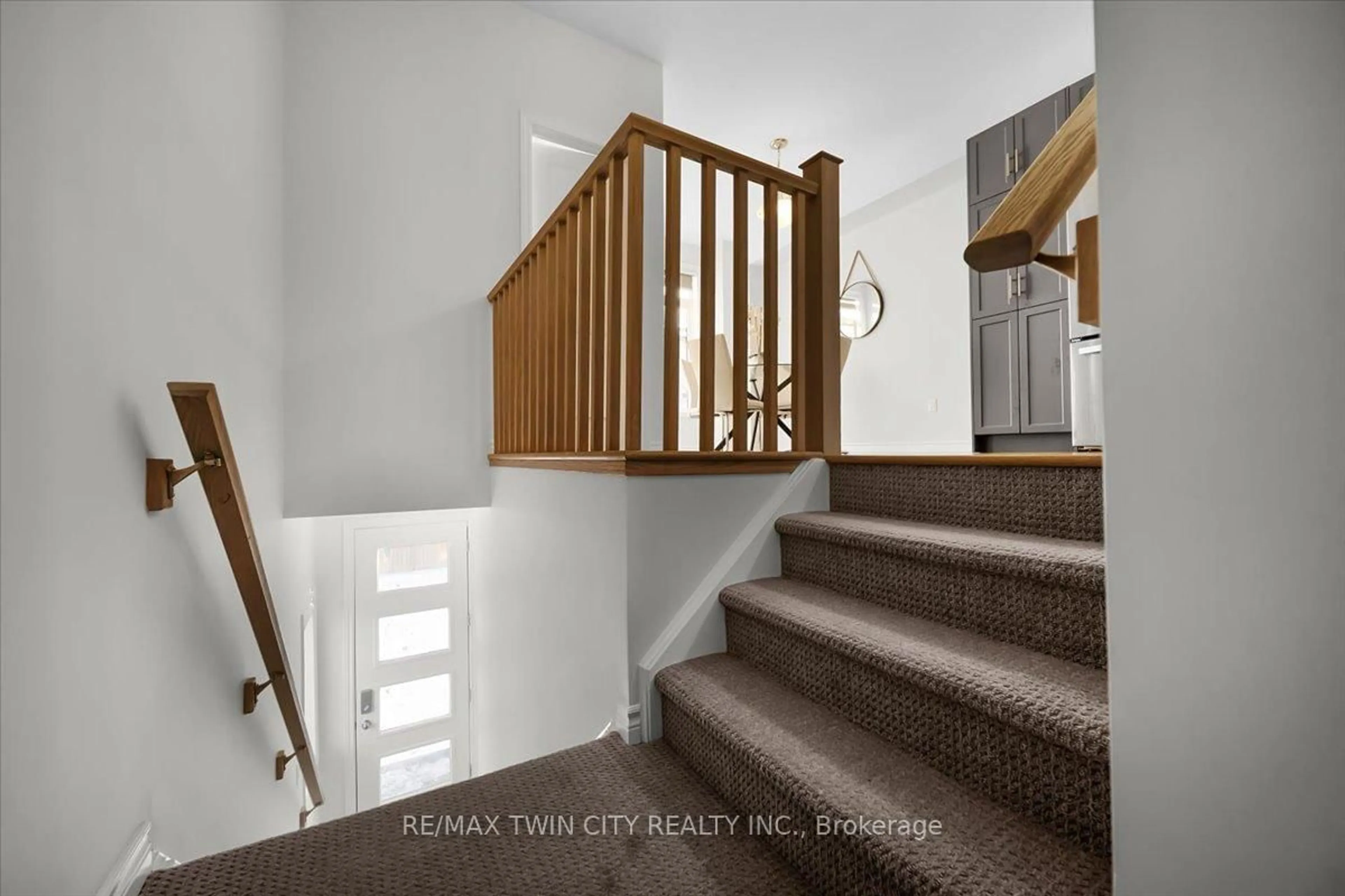 Stairs for 314 Equestrian Way #13, Cambridge Ontario N3E 0E4