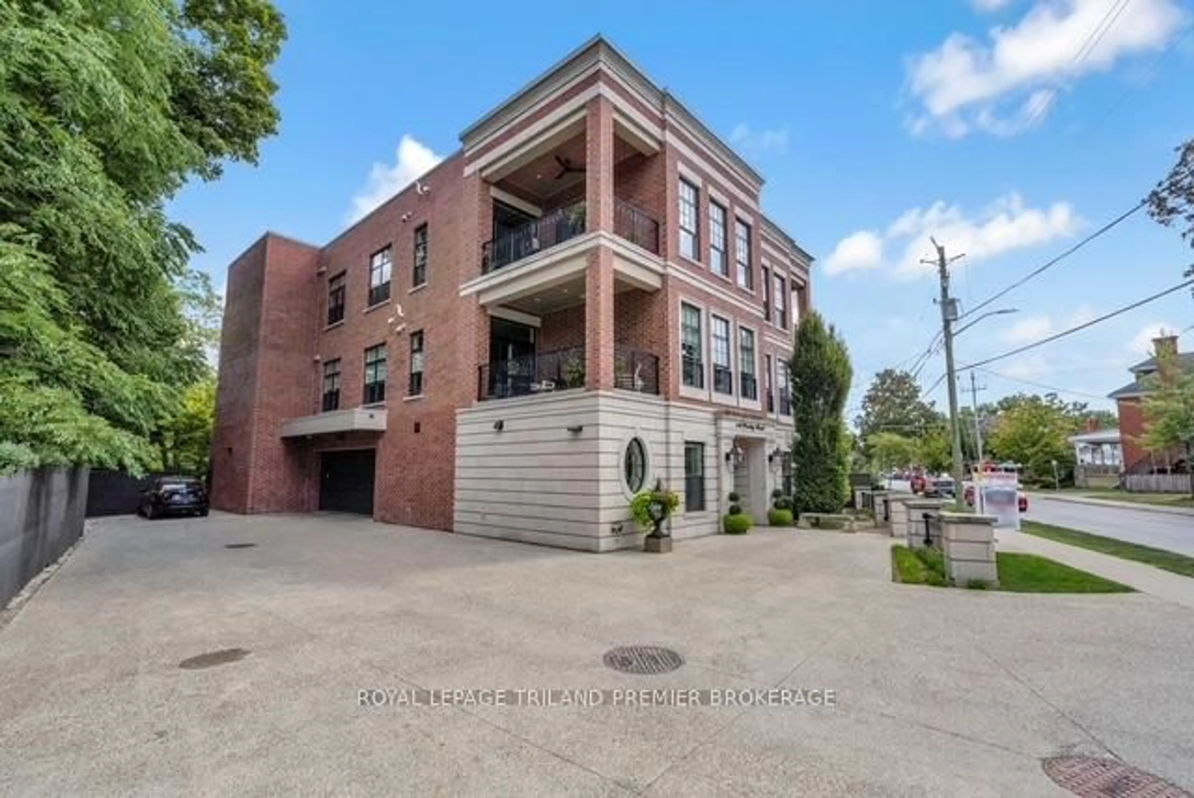 Unknown for 122 Wortley Rd #202, London South Ontario N6C 3N8