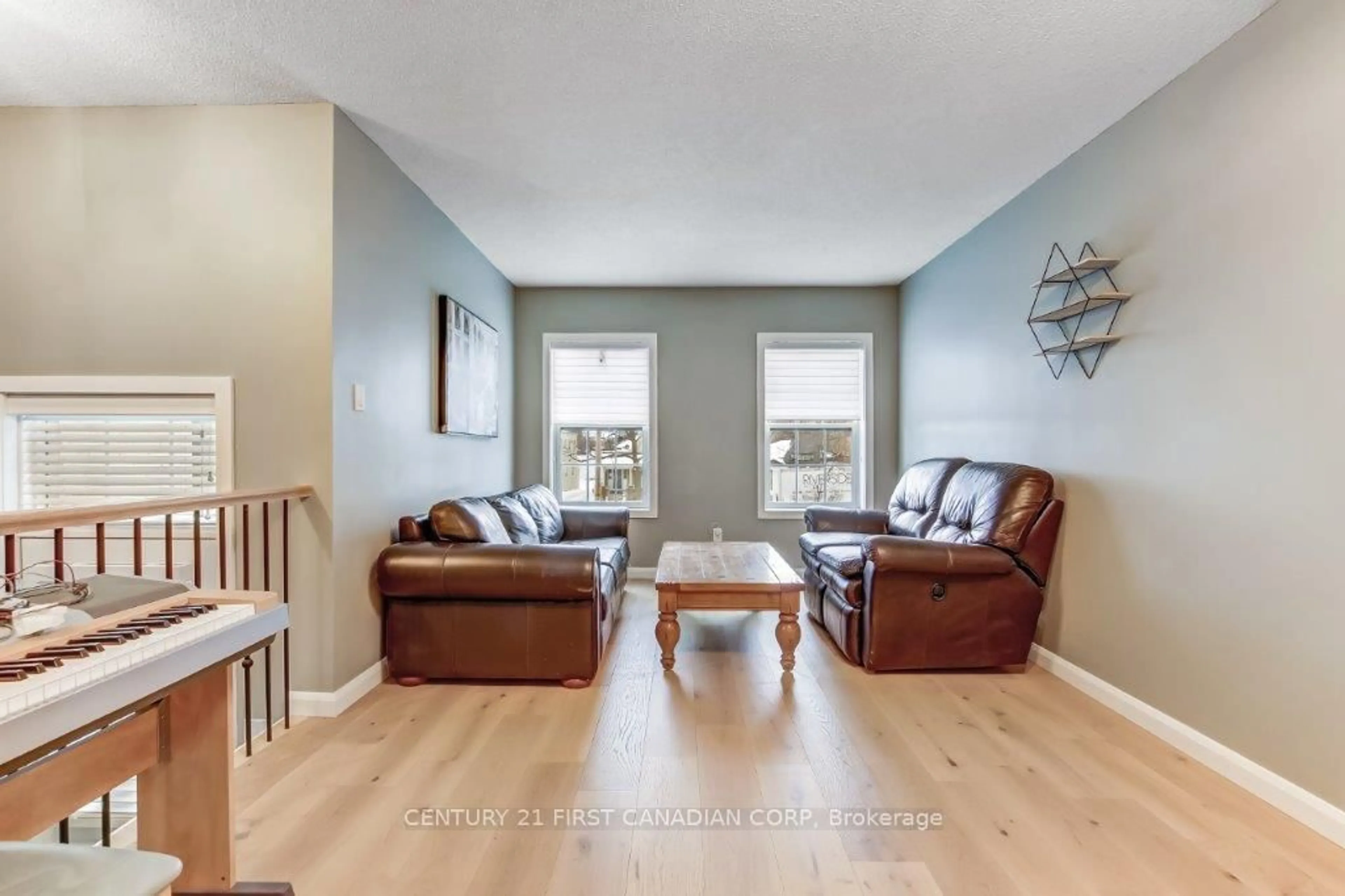 Living room with furniture, wood/laminate floor for 609 COLBORNE St #2, London East Ontario N6B 2V3