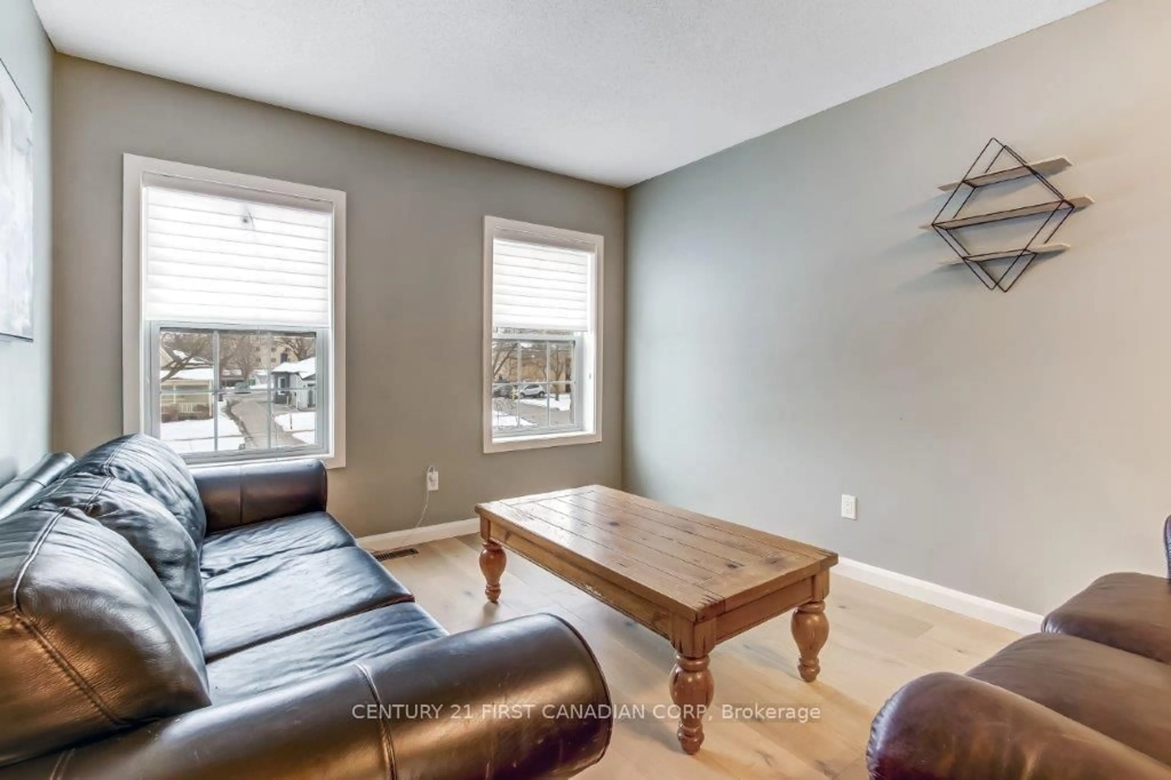 Living room with furniture, unknown for 609 COLBORNE St #2, London East Ontario N6B 2V3