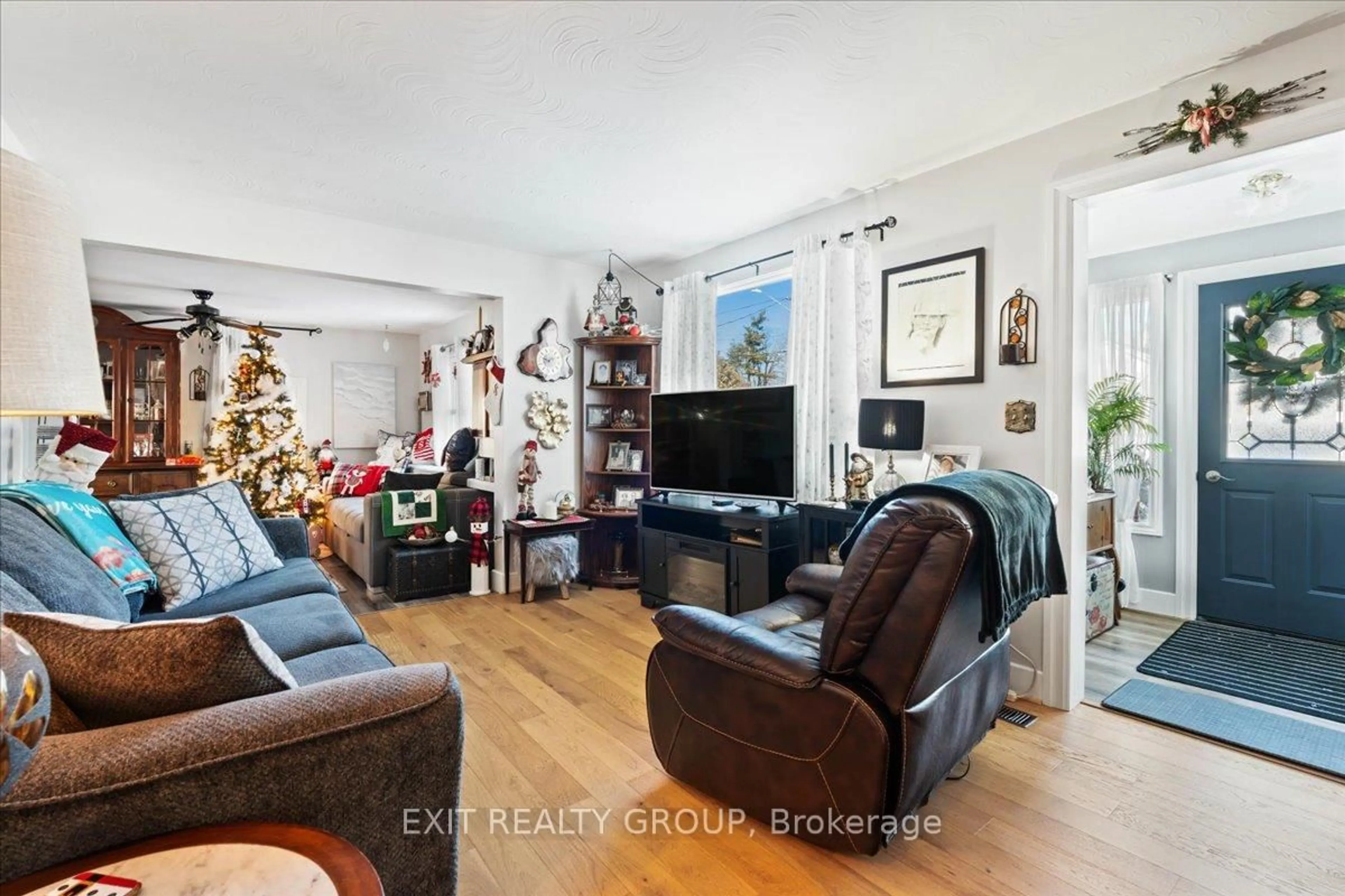 Living room with furniture, unknown for 21 North Hastings Ave, Limoges Ontario K0K 2M0