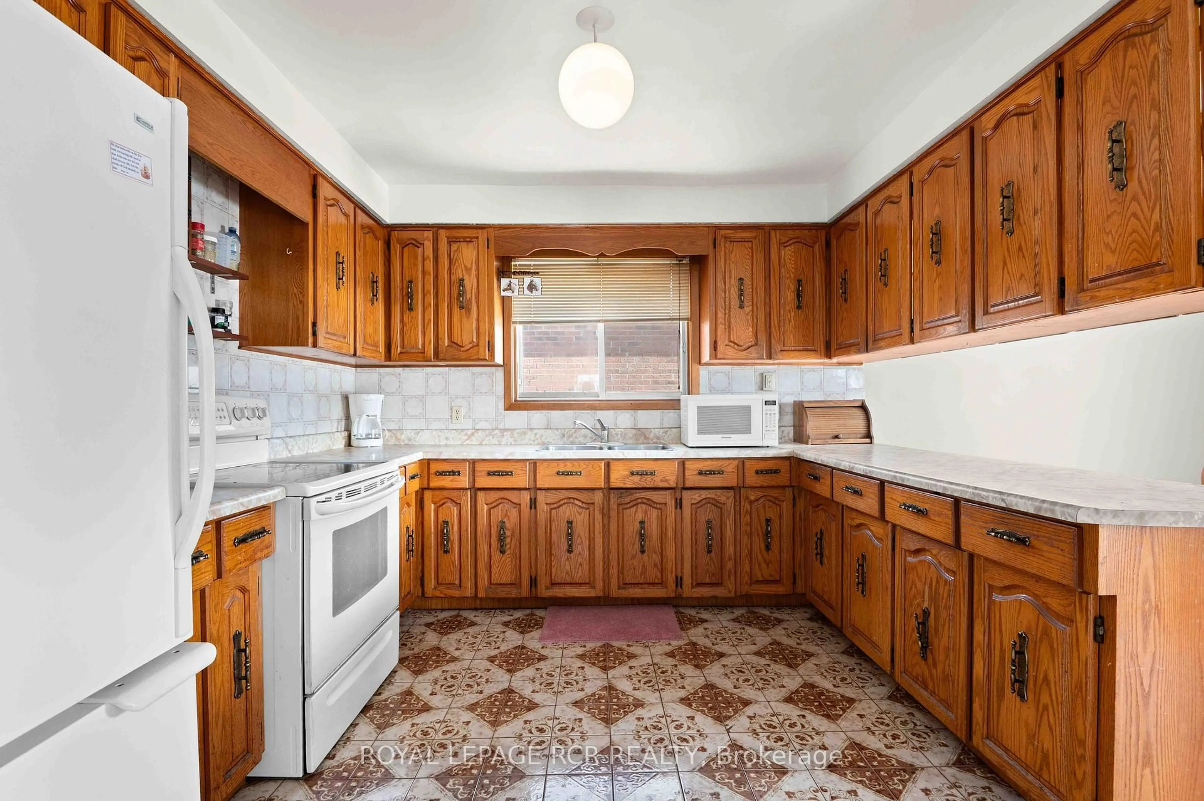 Standard kitchen, ceramic/tile floor for 622 Main St, Shelburne Ontario L9V 2Z4