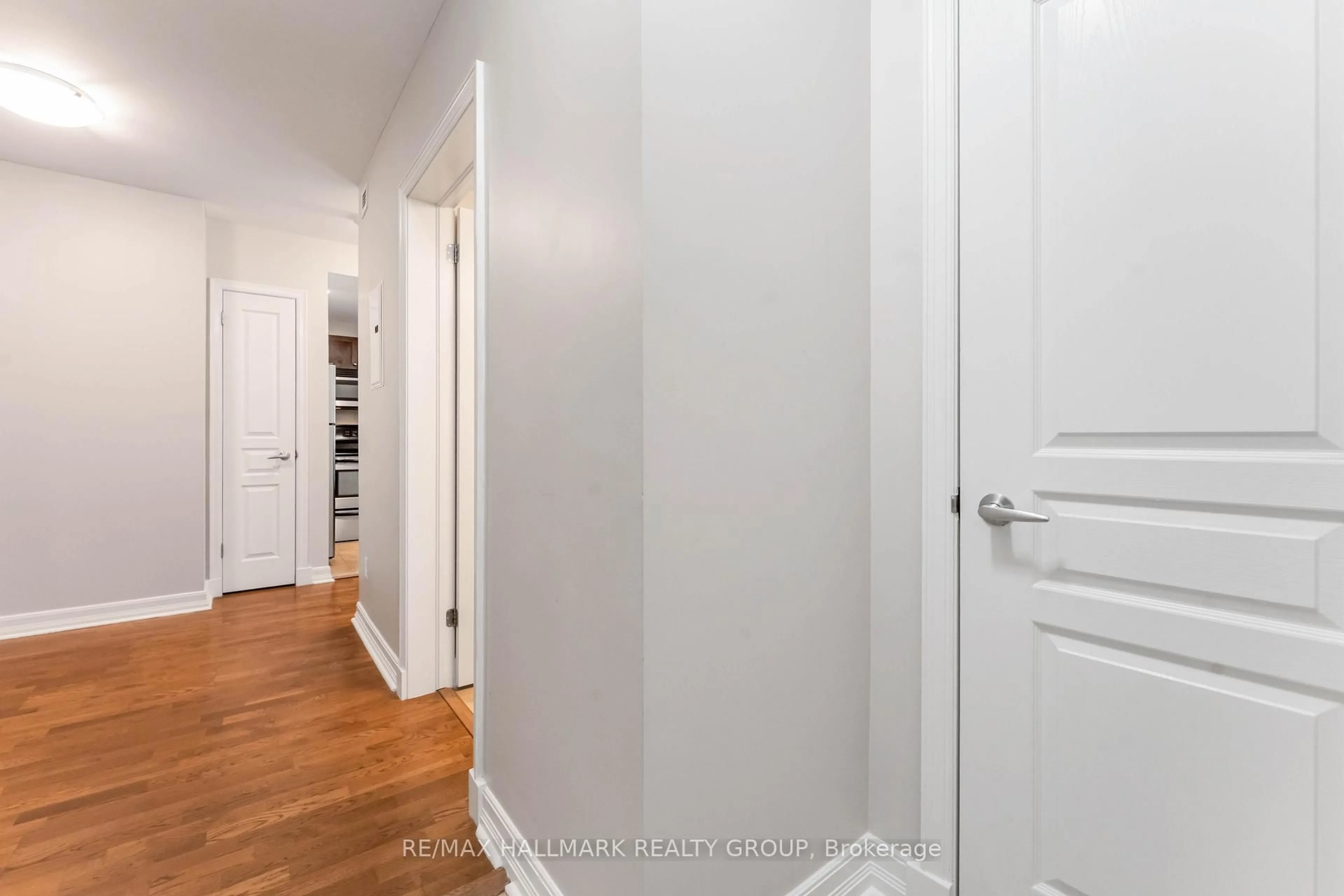 Indoor entryway for 200 Besserer St #204, Ottawa Ontario K1N 0A7