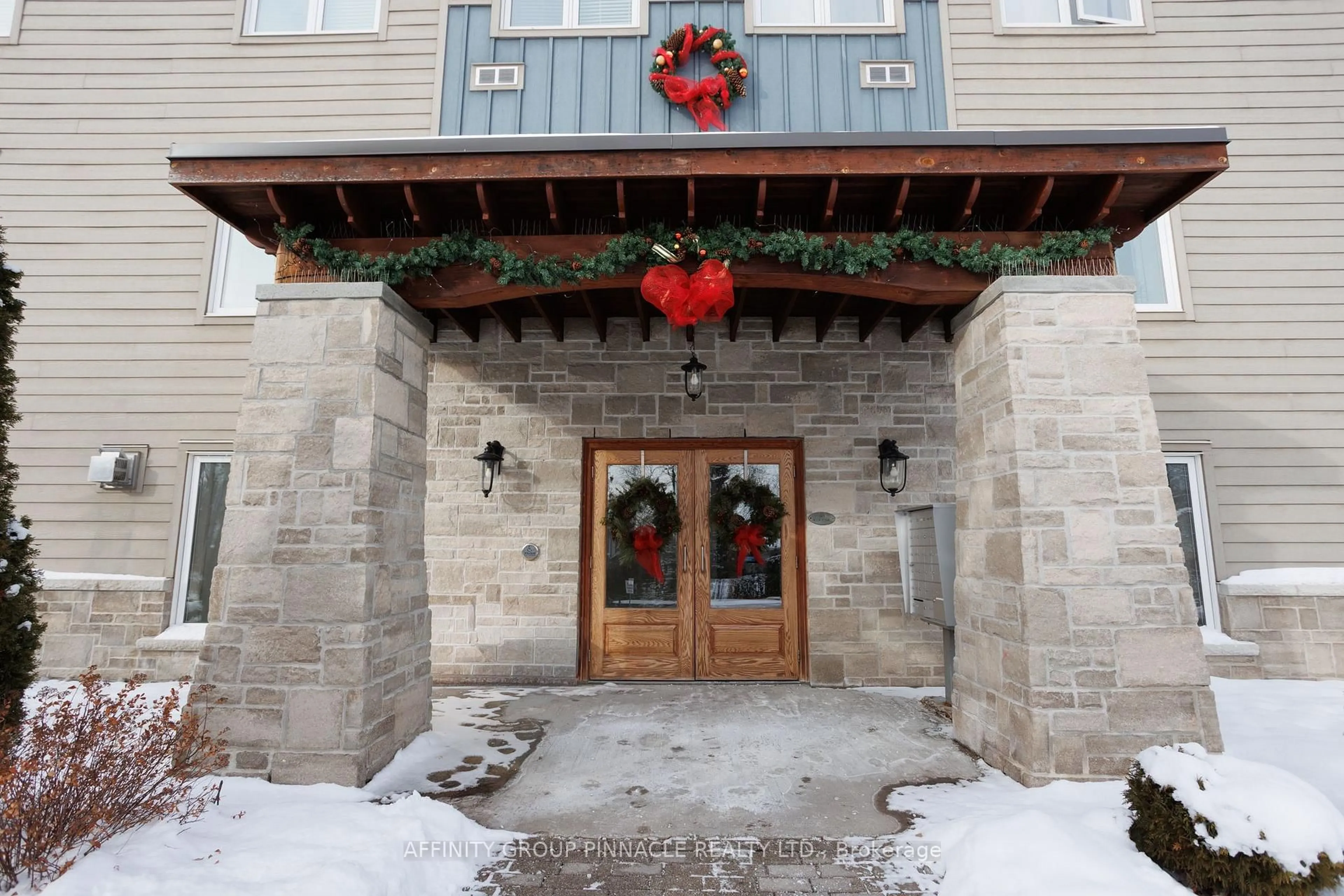 Indoor entryway for 94 Francis St #103, Kawartha Lakes Ontario K0M 1N0