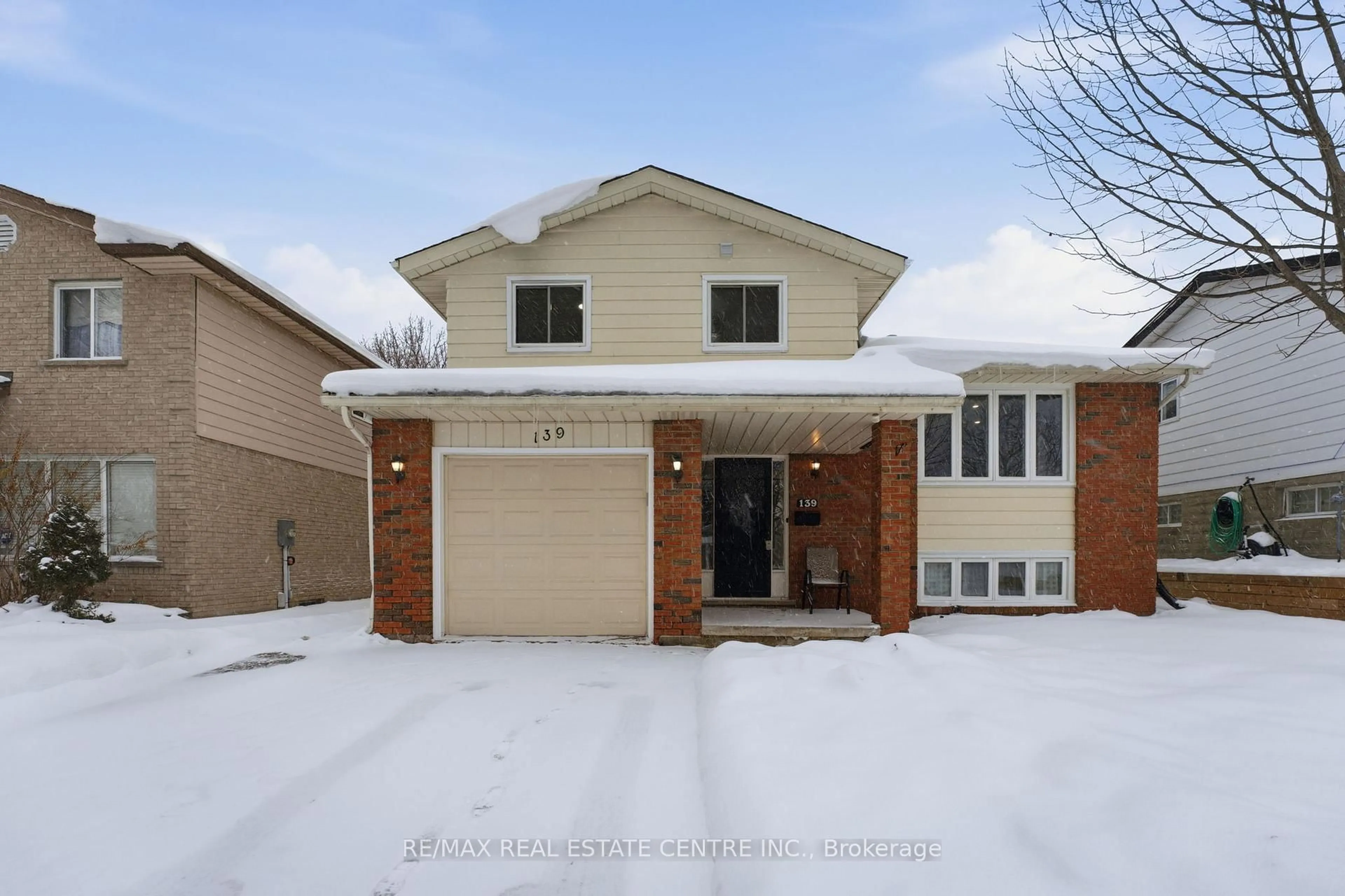 Home with brick exterior material, street for 139 The Country Way, Kitchener Ontario N2E 2L1