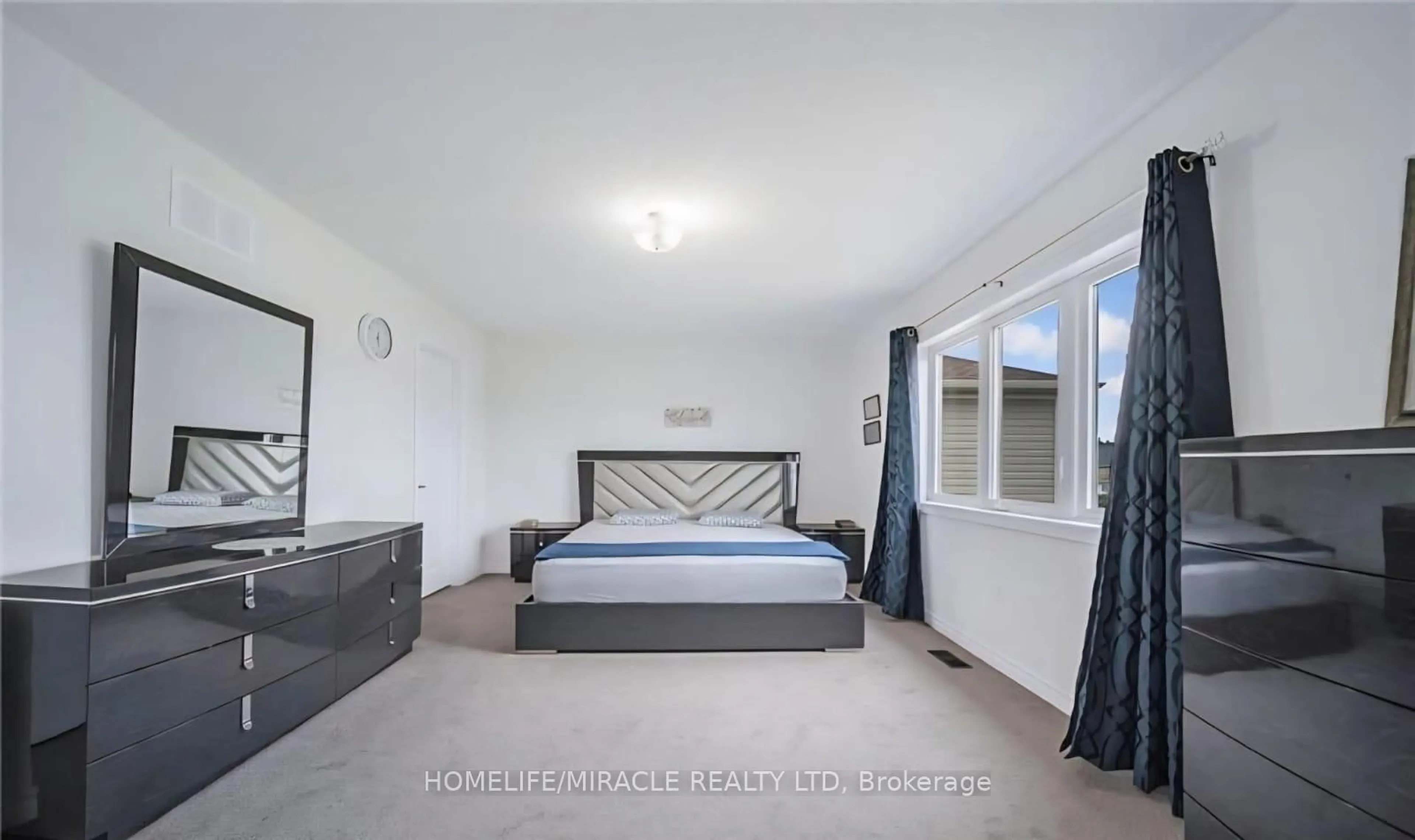 Bedroom with bed, unknown for 44 Cottonwood Cres, Welland Ontario L3B 0J4