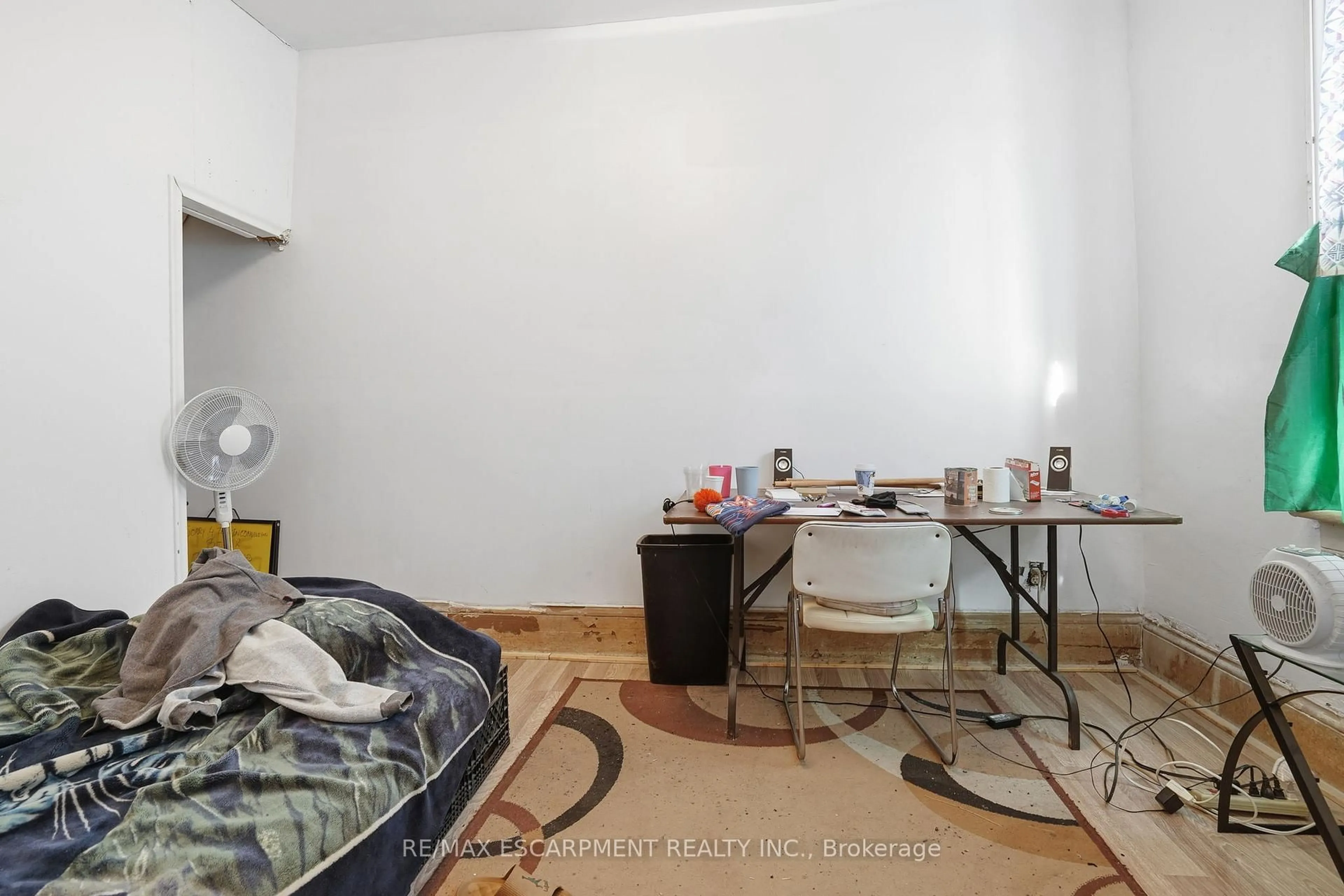 A pic of a room for 227 Wellington St, Hamilton Ontario L8L 5A7