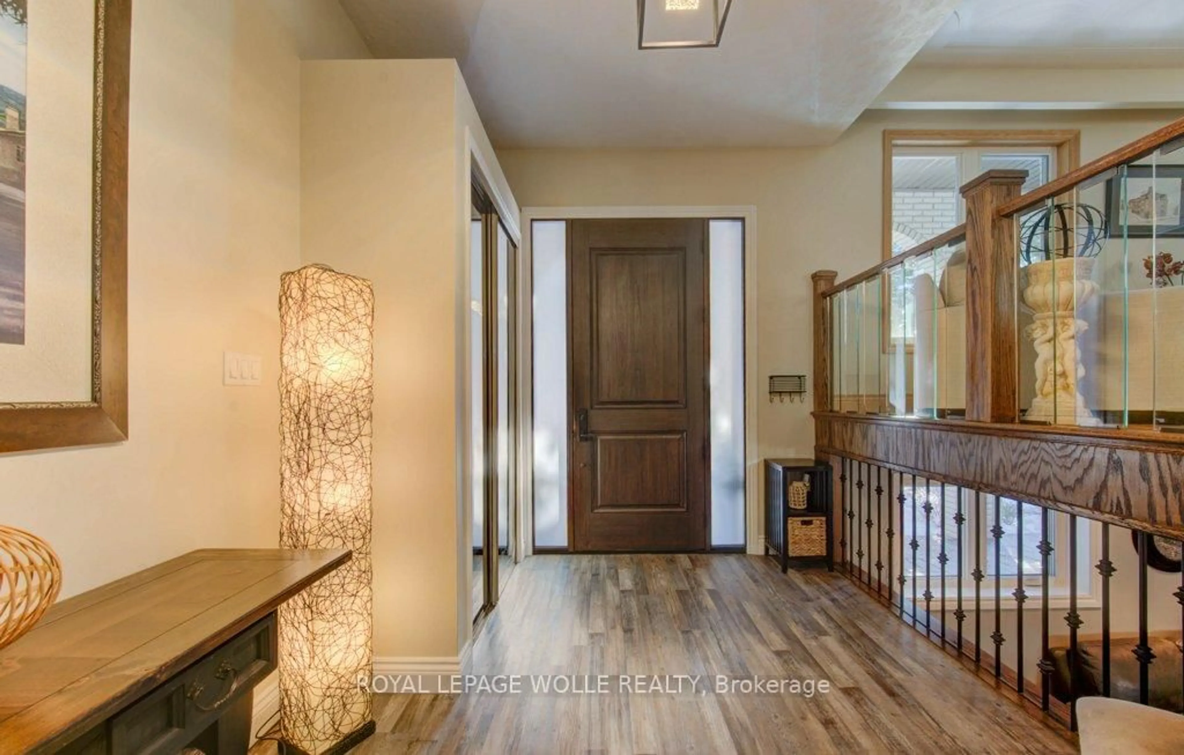 Indoor entryway for 67 Inwood Cres, Kitchener Ontario N2M 2L9