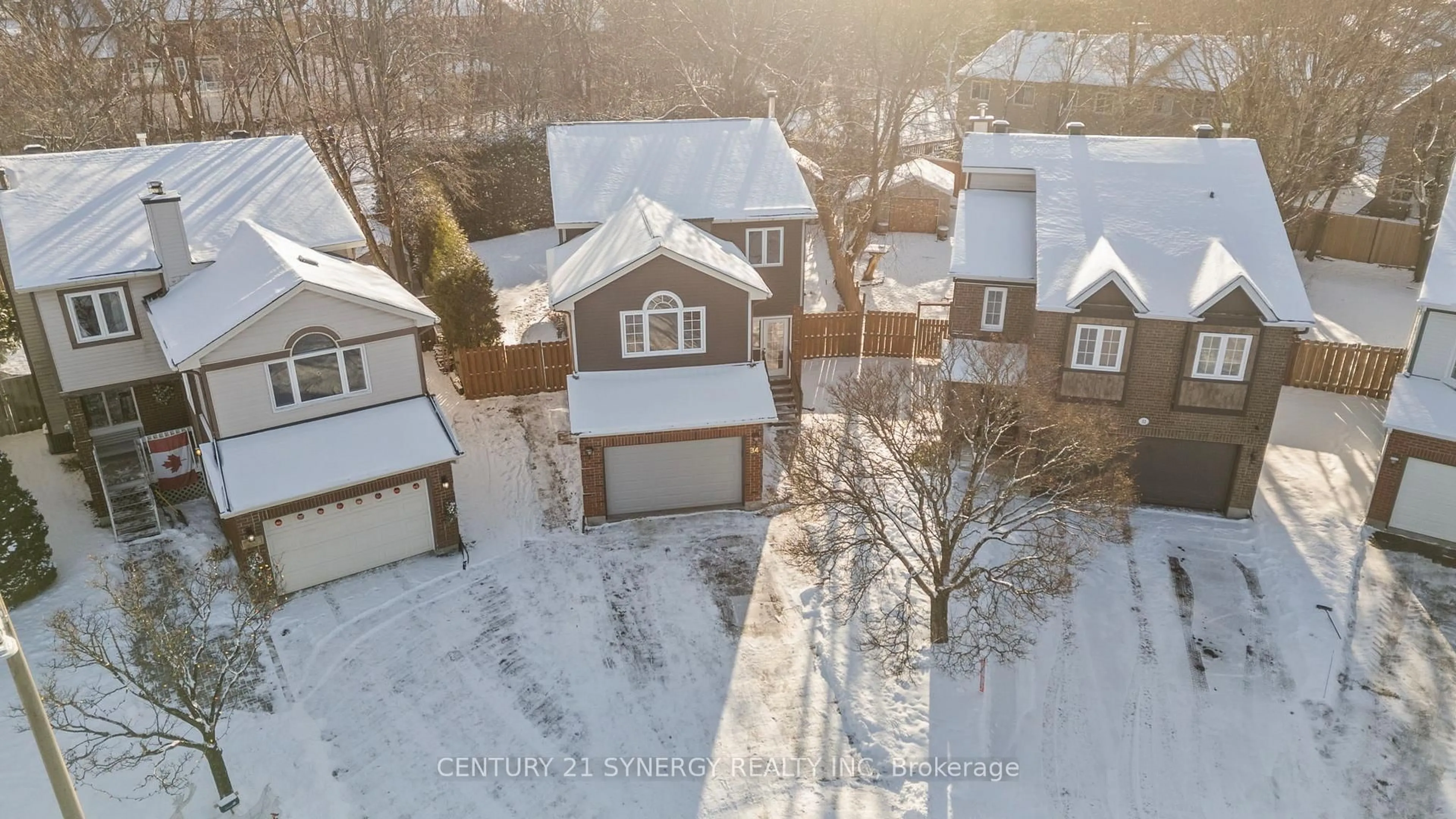 A pic from outside/outdoor area/front of a property/back of a property/a pic from drone, street for 34 Rosegarden Cres, Ottawa Ontario K1T 3A9
