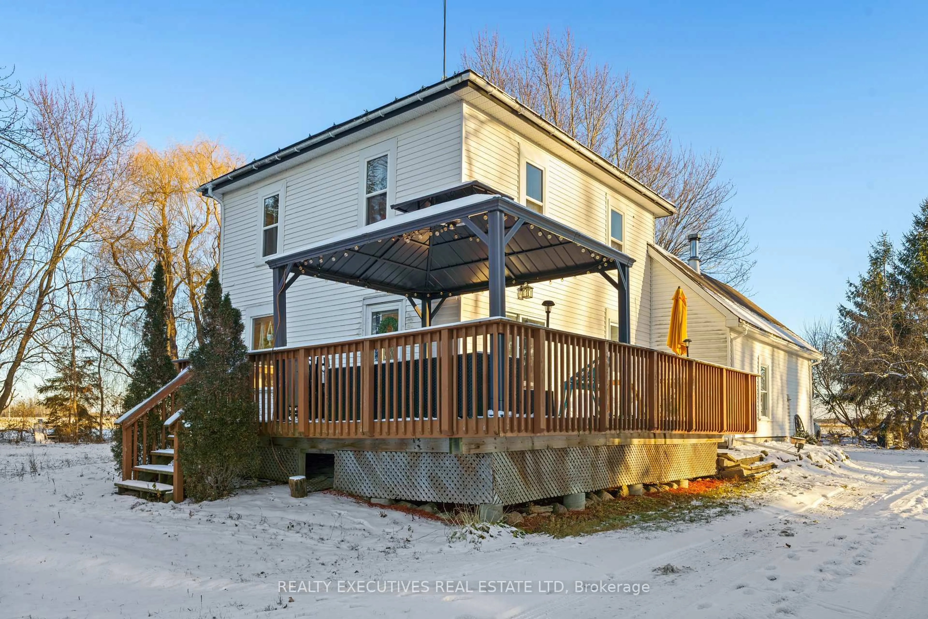 Patio, building for 10938 Church Rd, North Dundas Ontario K0E 1S0