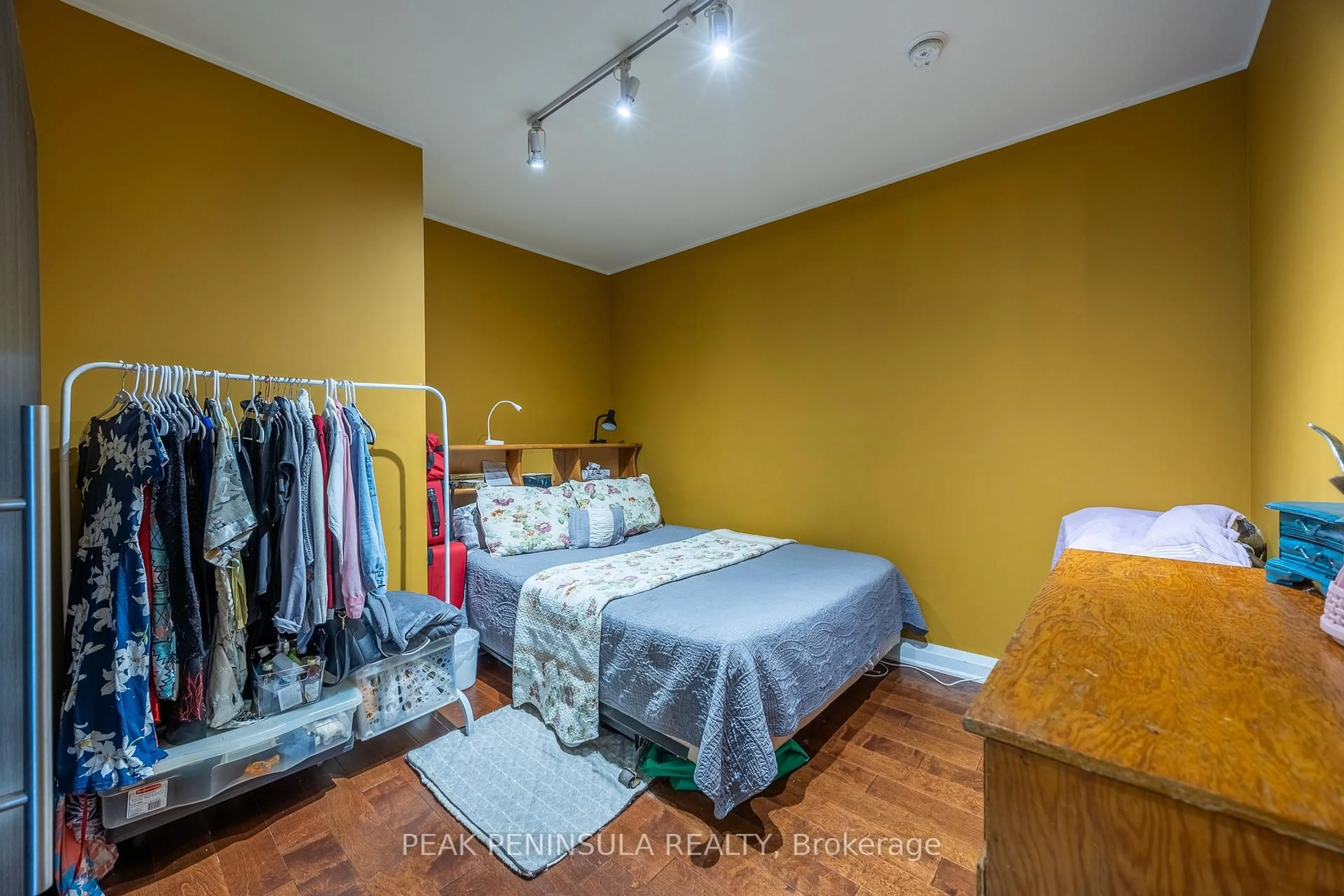 Unknown for 12 Erie Blvd #203, Norfolk Ontario N0E 1M0