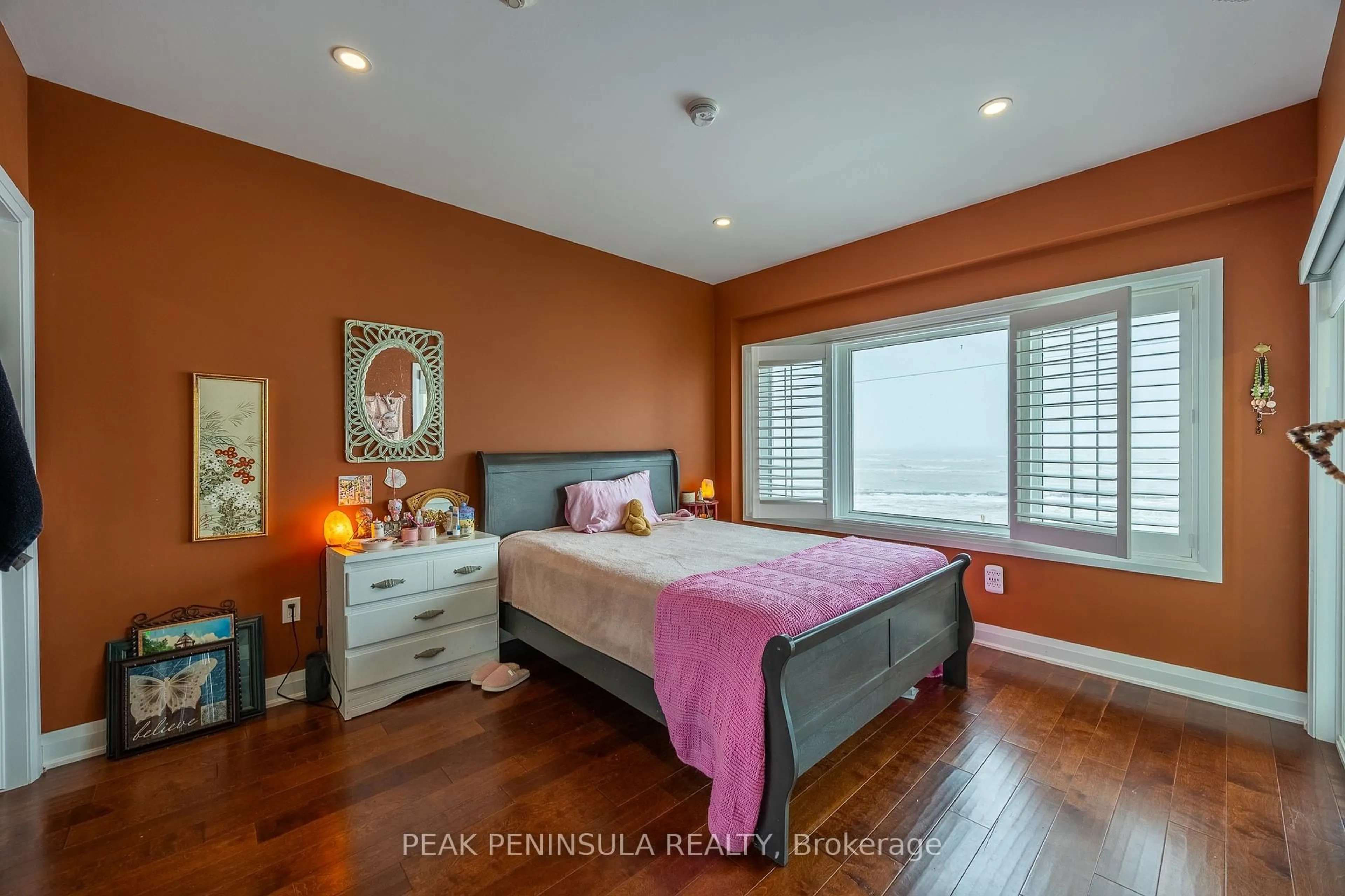 Bedroom with bed, wood/laminate floor for 12 Erie Blvd #203, Norfolk Ontario N0E 1M0