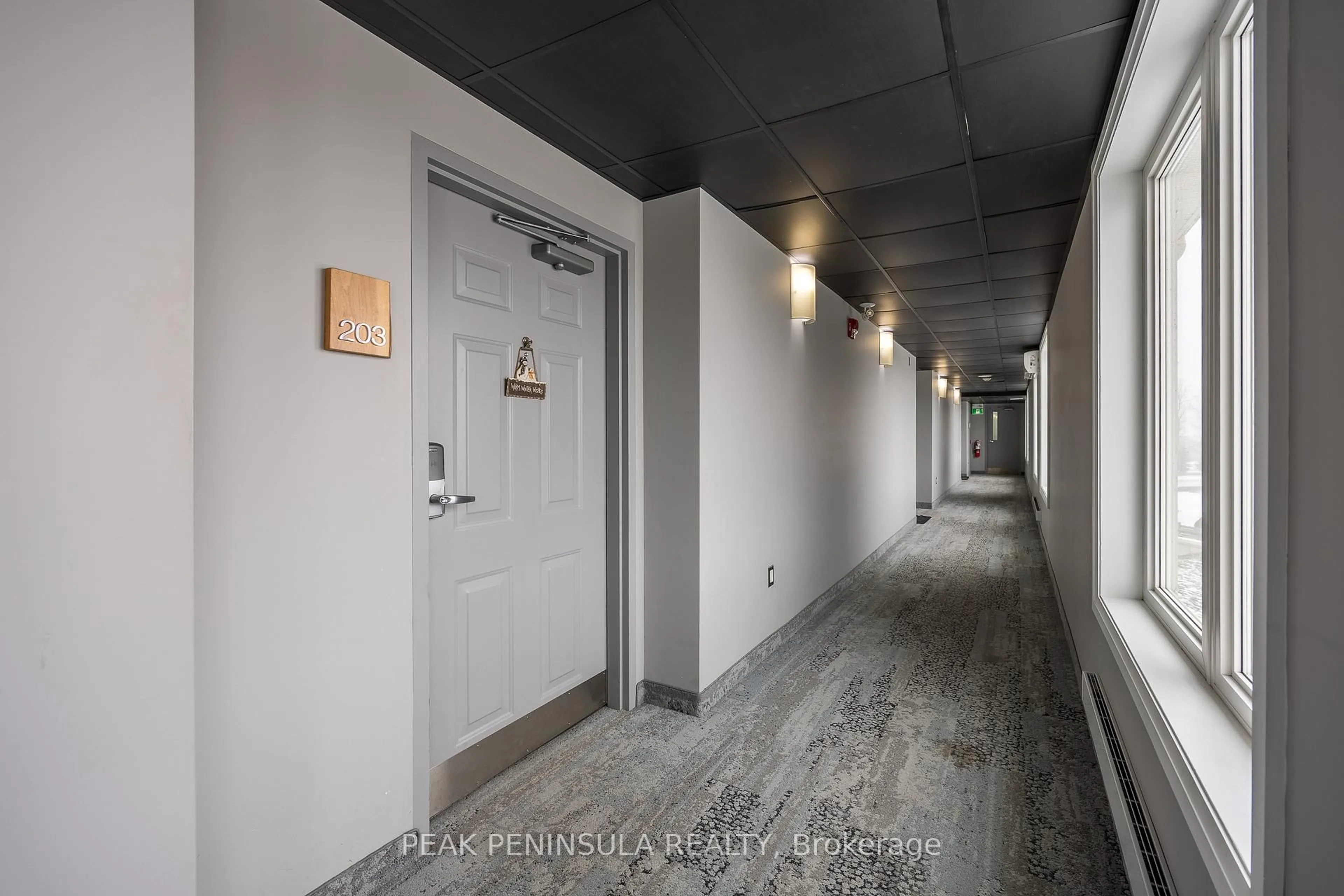 Indoor foyer for 12 Erie Blvd #203, Norfolk Ontario N0E 1M0