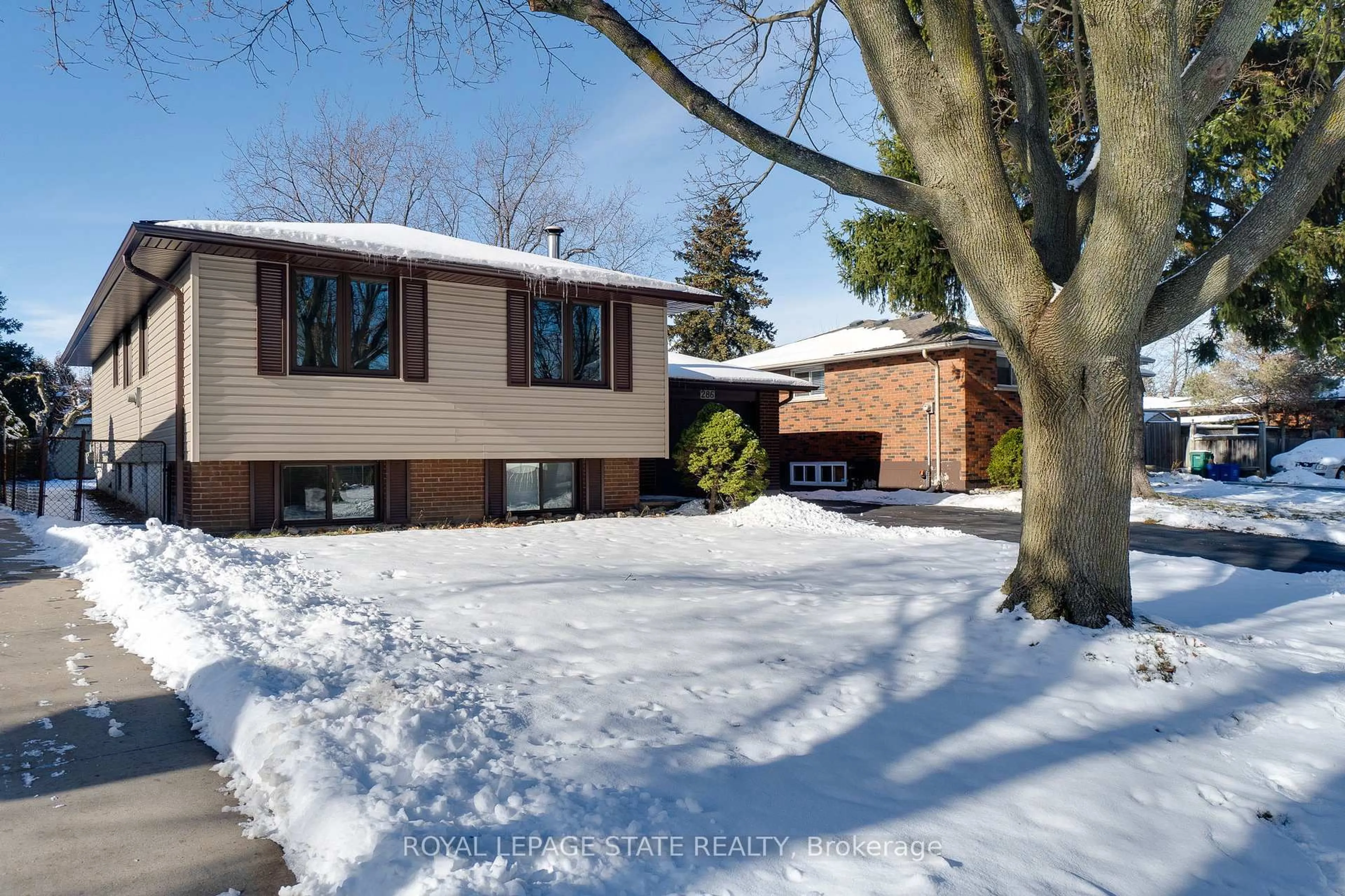 Home with brick exterior material, street for 286 West 18th St, Hamilton Ontario L9C 4H2