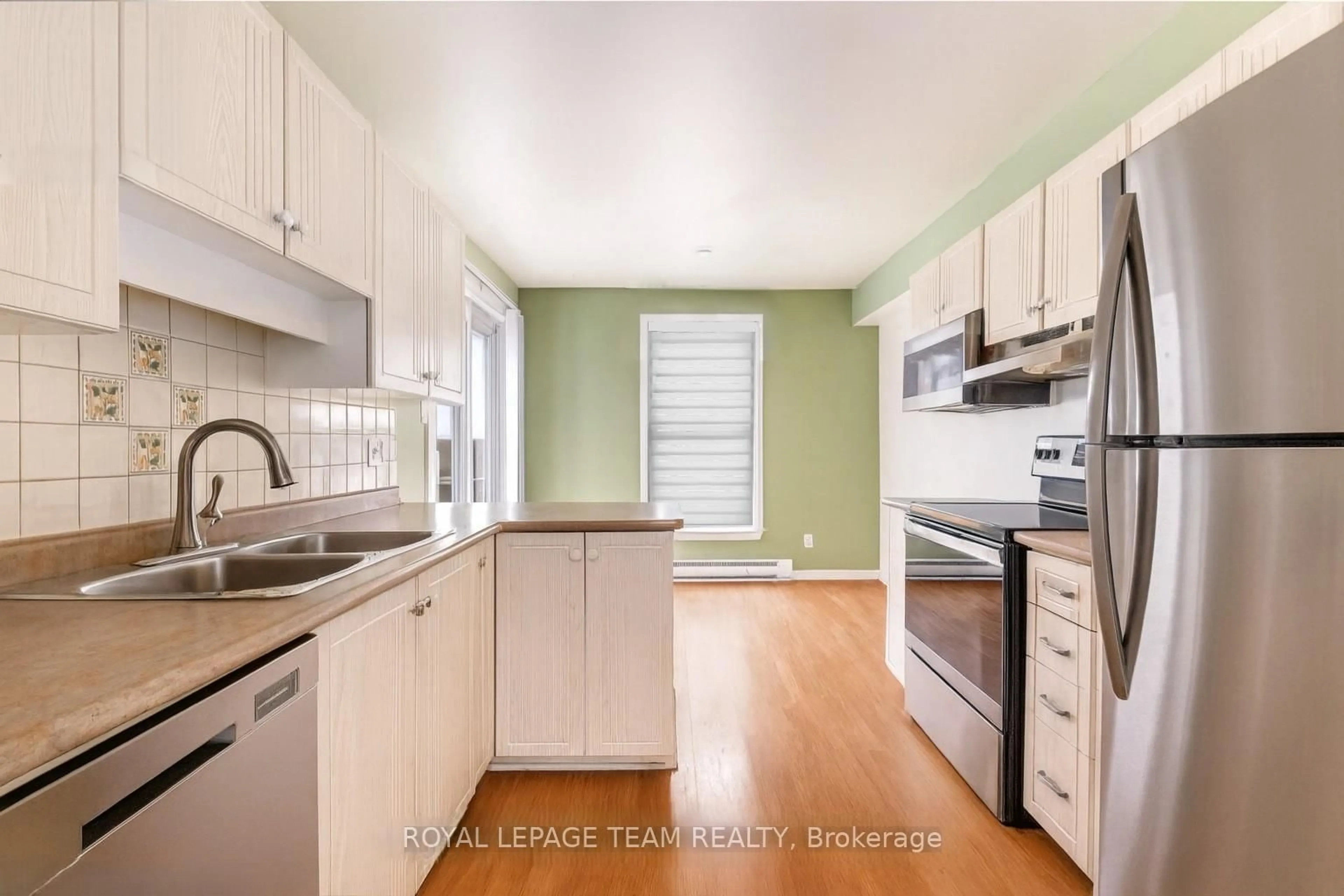 Standard kitchen, wood/laminate floor for 7 Harness Lane #C, Ottawa Ontario K2M 1E1