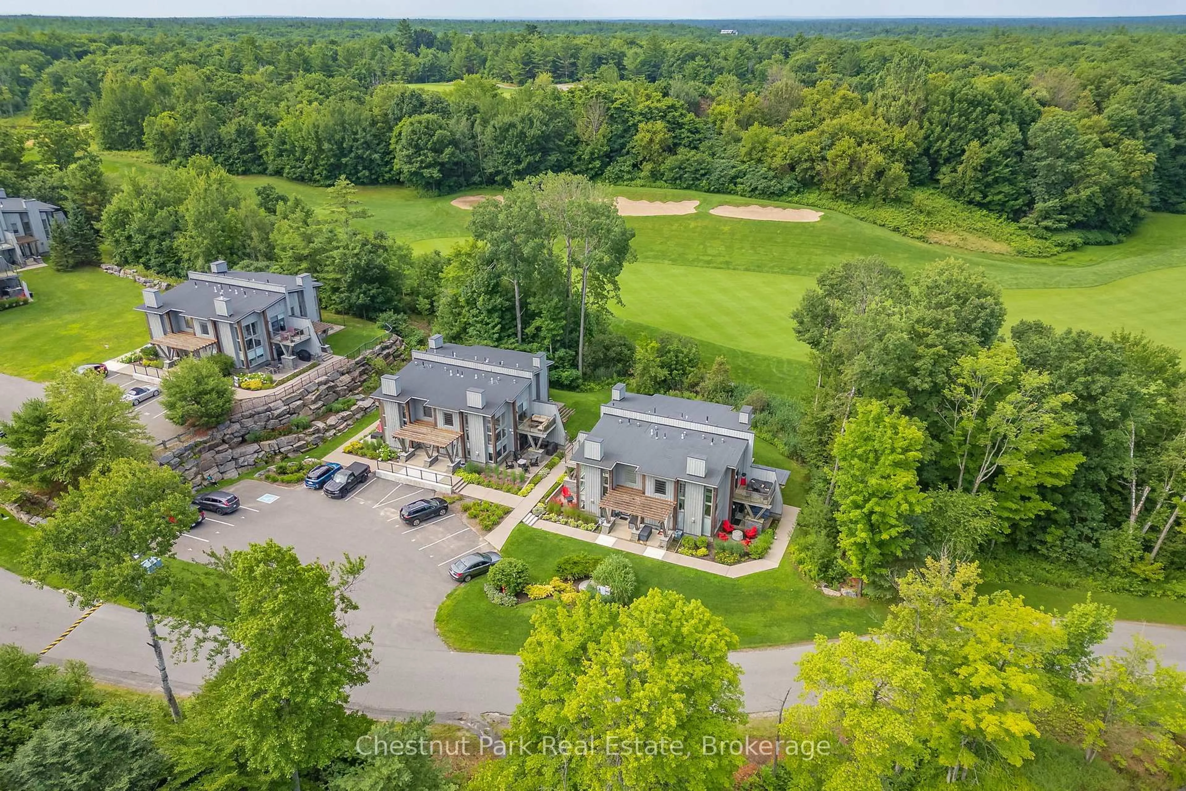 A pic from outside/outdoor area/front of a property/back of a property/a pic from drone, unknown for 10 Carrick Tr, Gravenhurst Ontario P1P 0A6