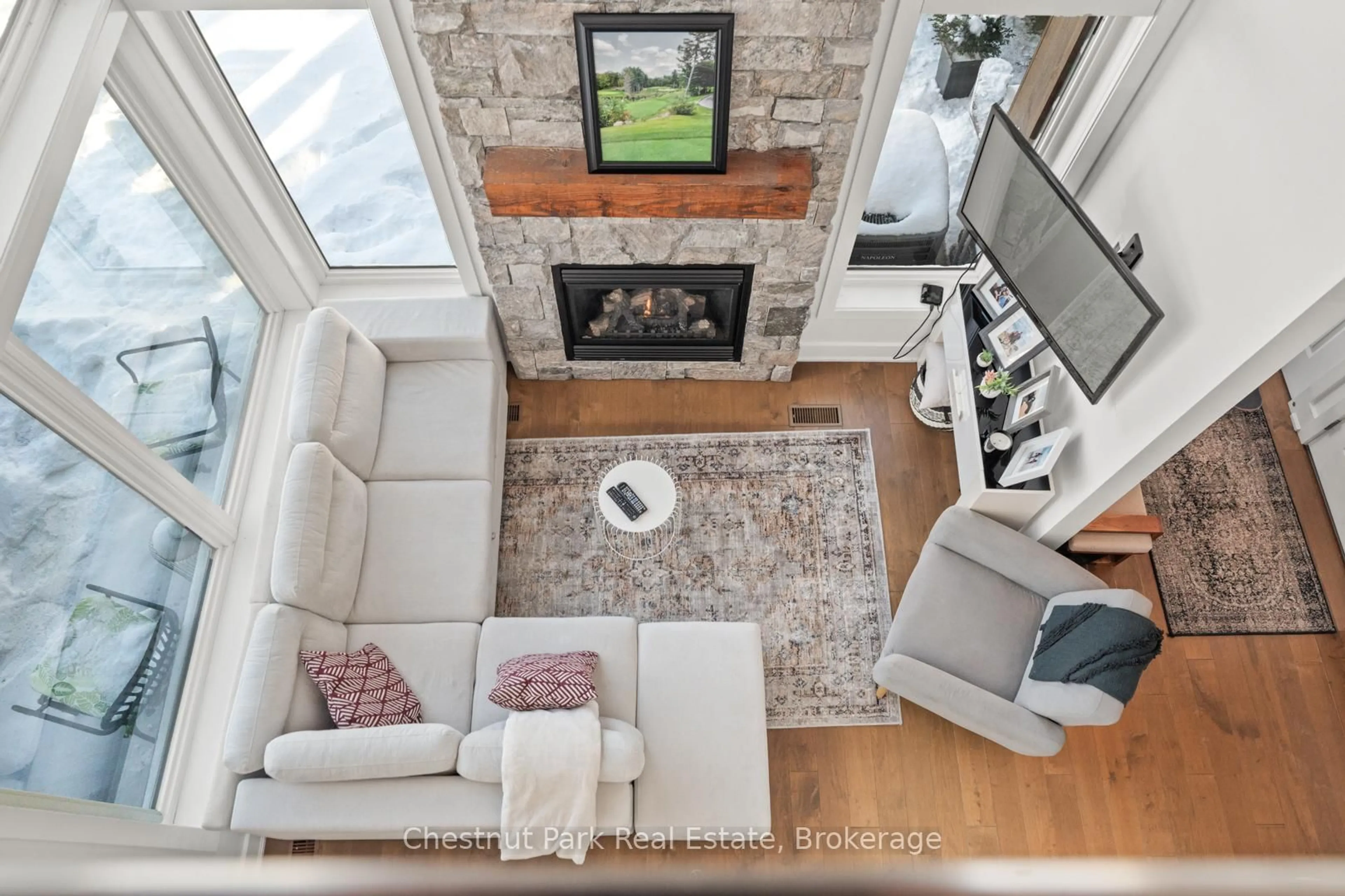 Living room with furniture, unknown for 10 Carrick Tr, Gravenhurst Ontario P1P 0A6