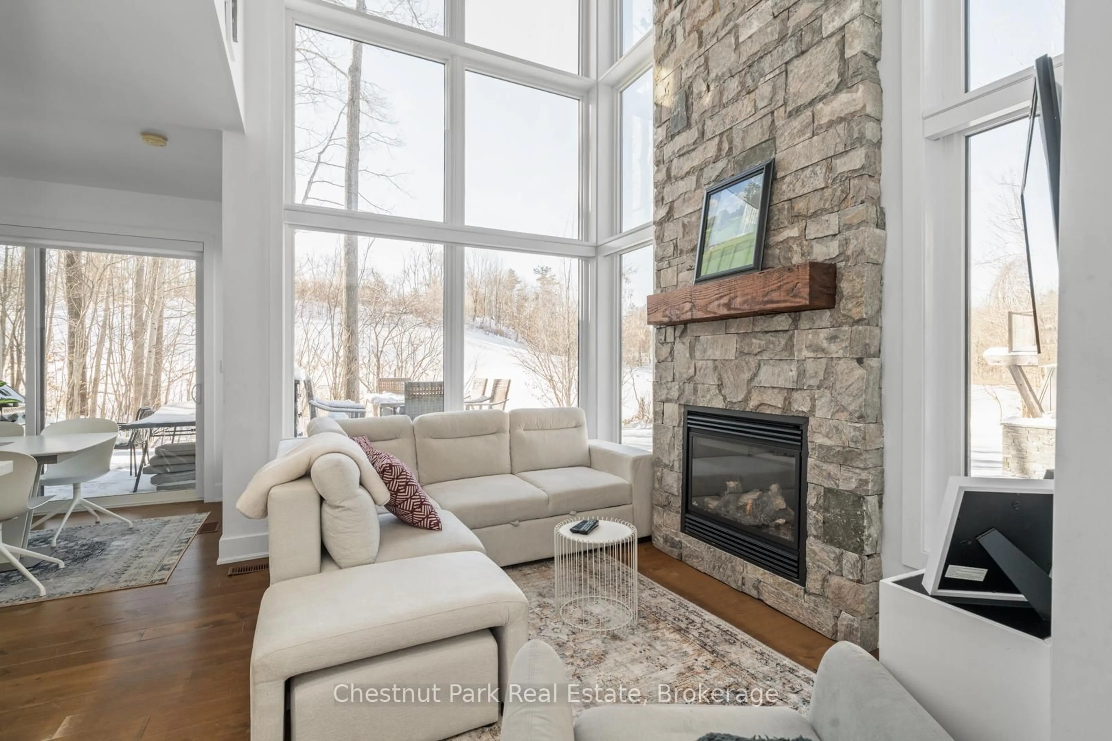 Living room with furniture, unknown for 10 Carrick Tr, Gravenhurst Ontario P1P 0A6