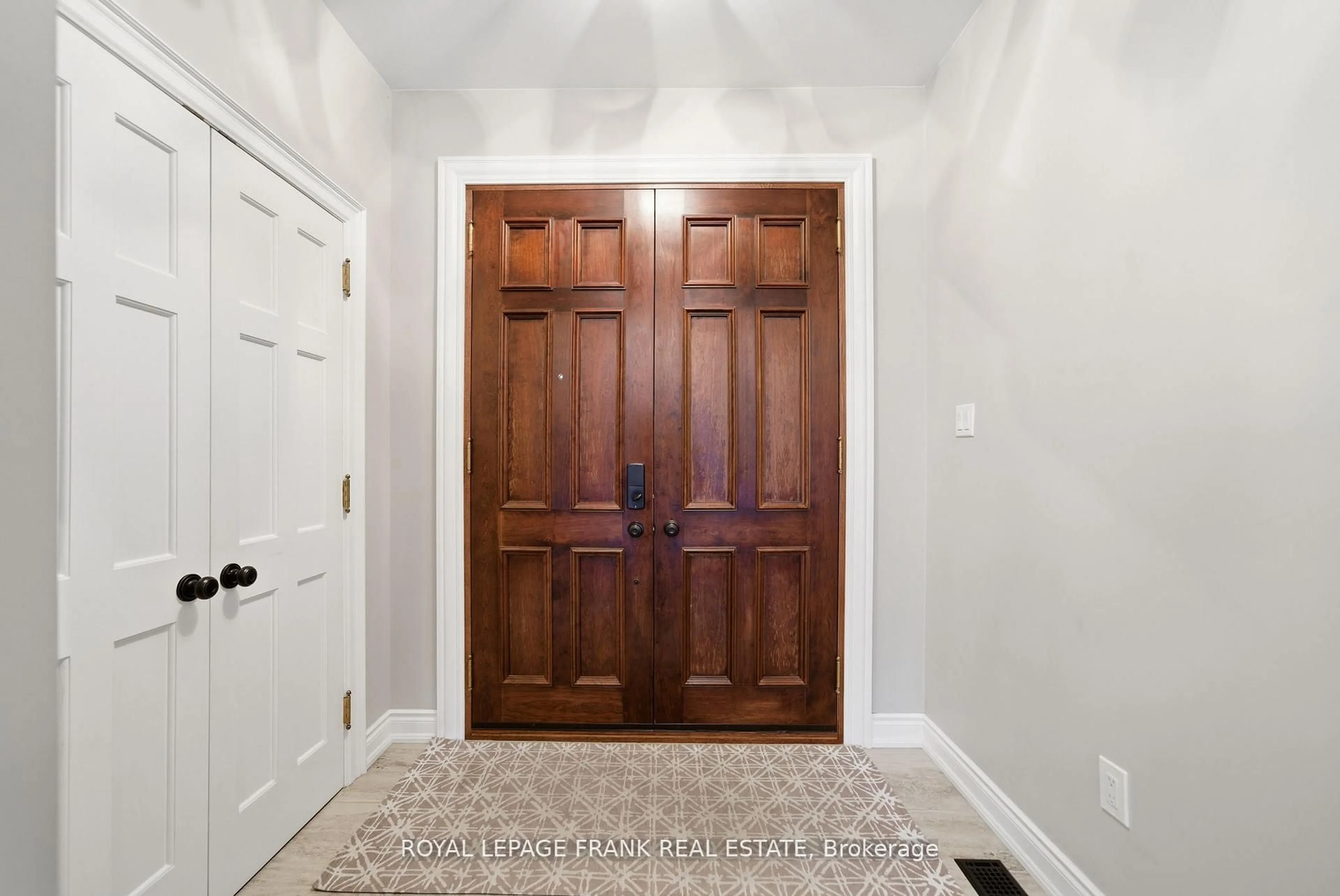 Indoor entryway for 62 Helen St, Kawartha Lakes Ontario K0M 1A0