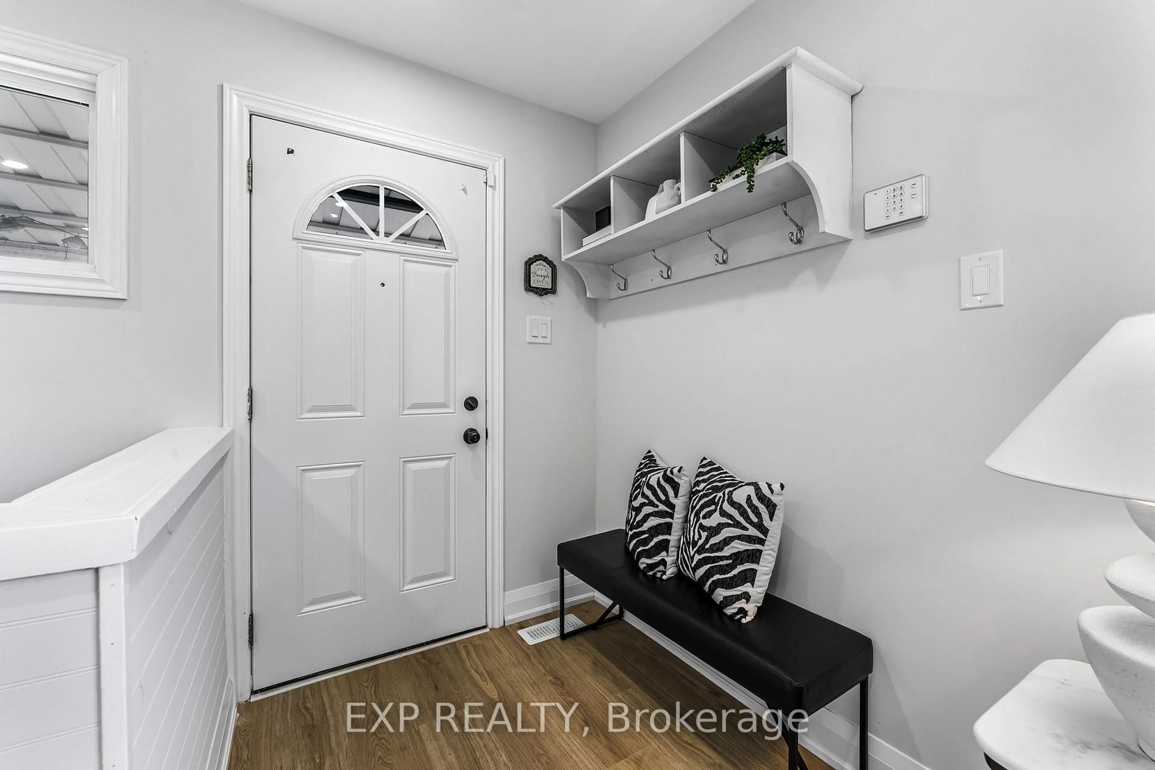 Indoor entryway for 237 Adair Ave, Hamilton Ontario L8H 6B3