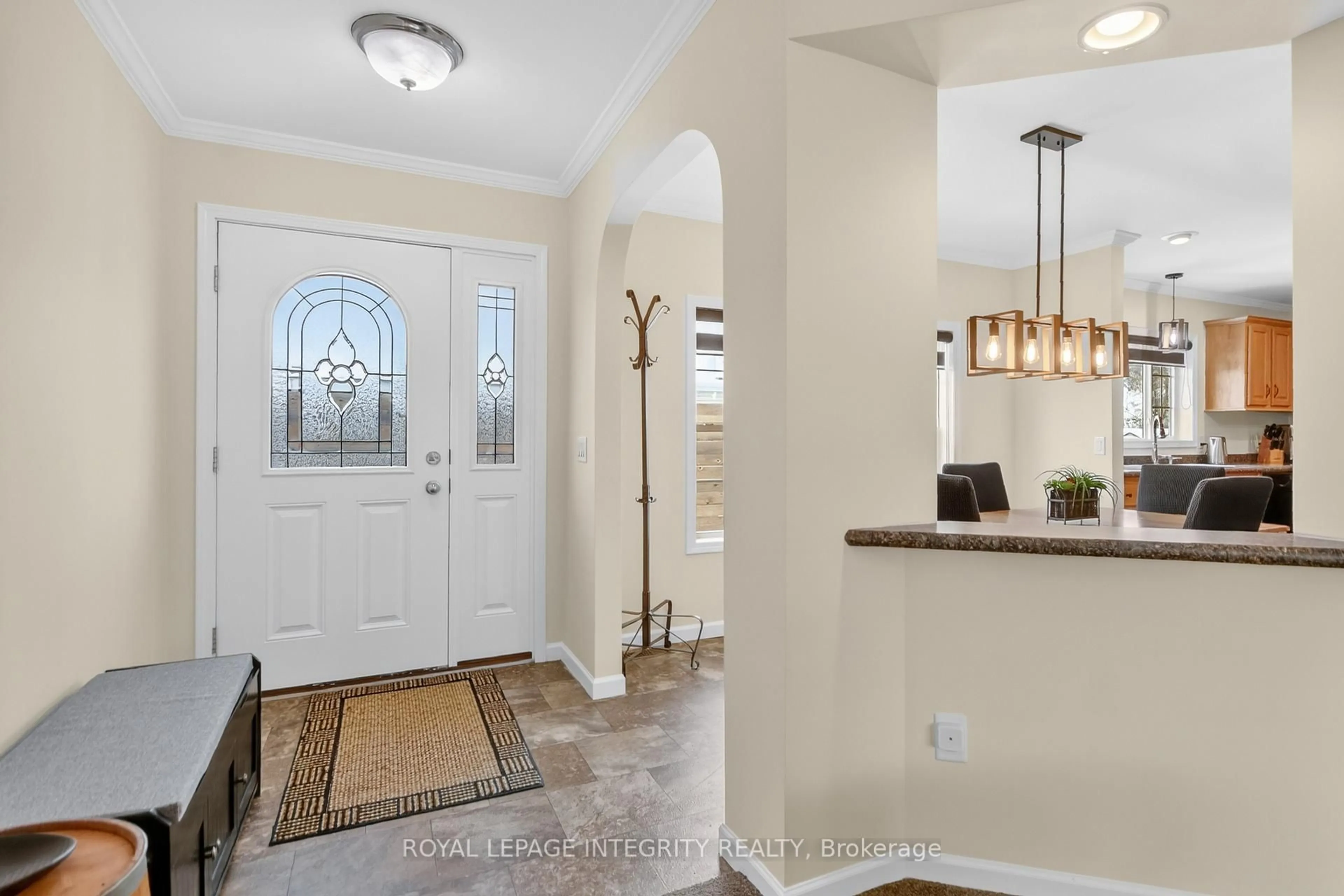 Indoor entryway for 6713 Chris Tieney Private, Ottawa Ontario K4P 1H5