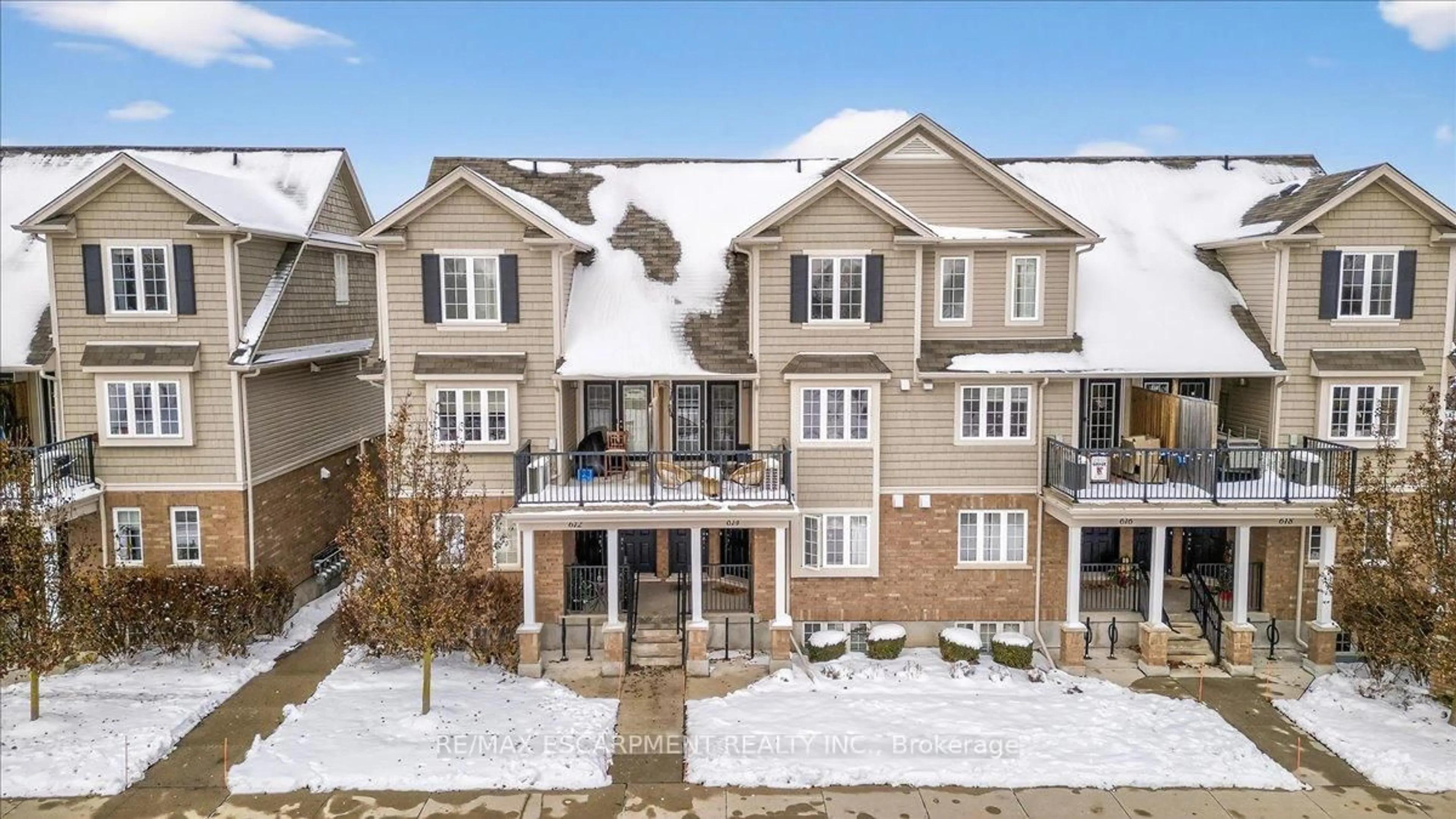 A pic from outside/outdoor area/front of a property/back of a property/a pic from drone, unknown for 614B Woodlawn Rd, Guelph Ontario N1E 0K4