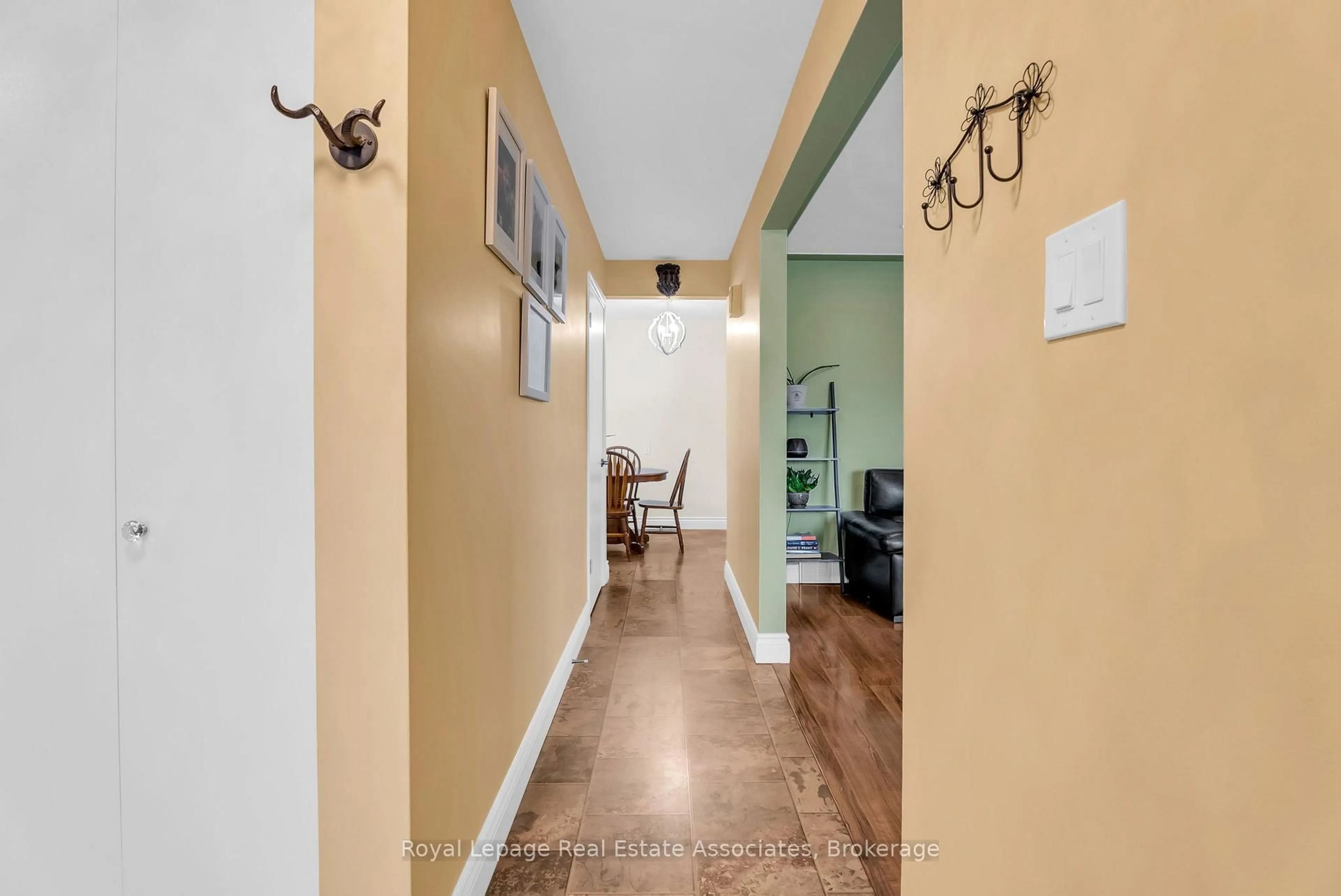 Indoor entryway for 12 Carnaby Cres, Kitchener Ontario N2A 1M7