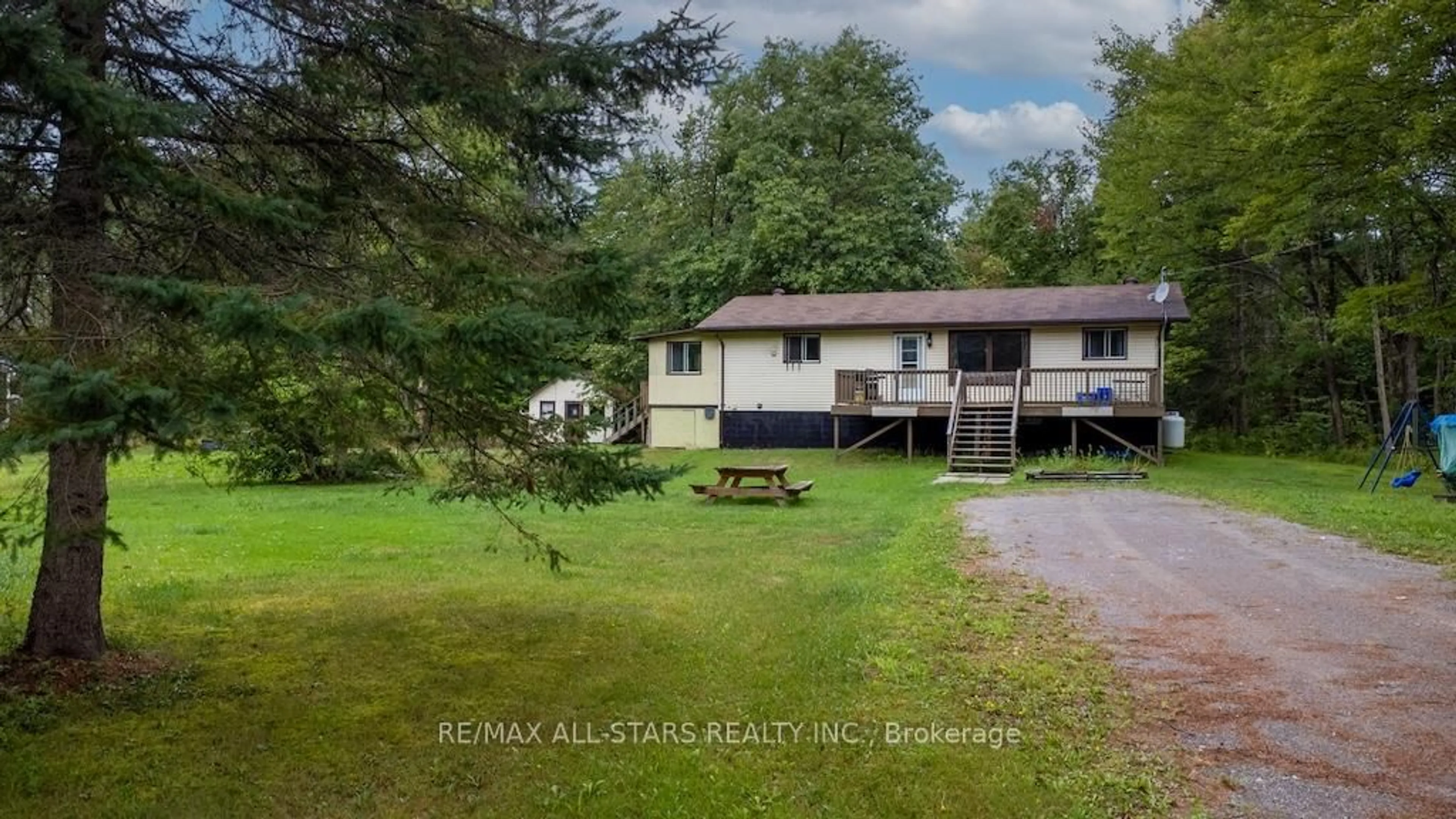 A pic from outside/outdoor area/front of a property/back of a property/a pic from drone, unknown for 31 Morrison St, Kawartha Lakes Ontario K0M 2L0