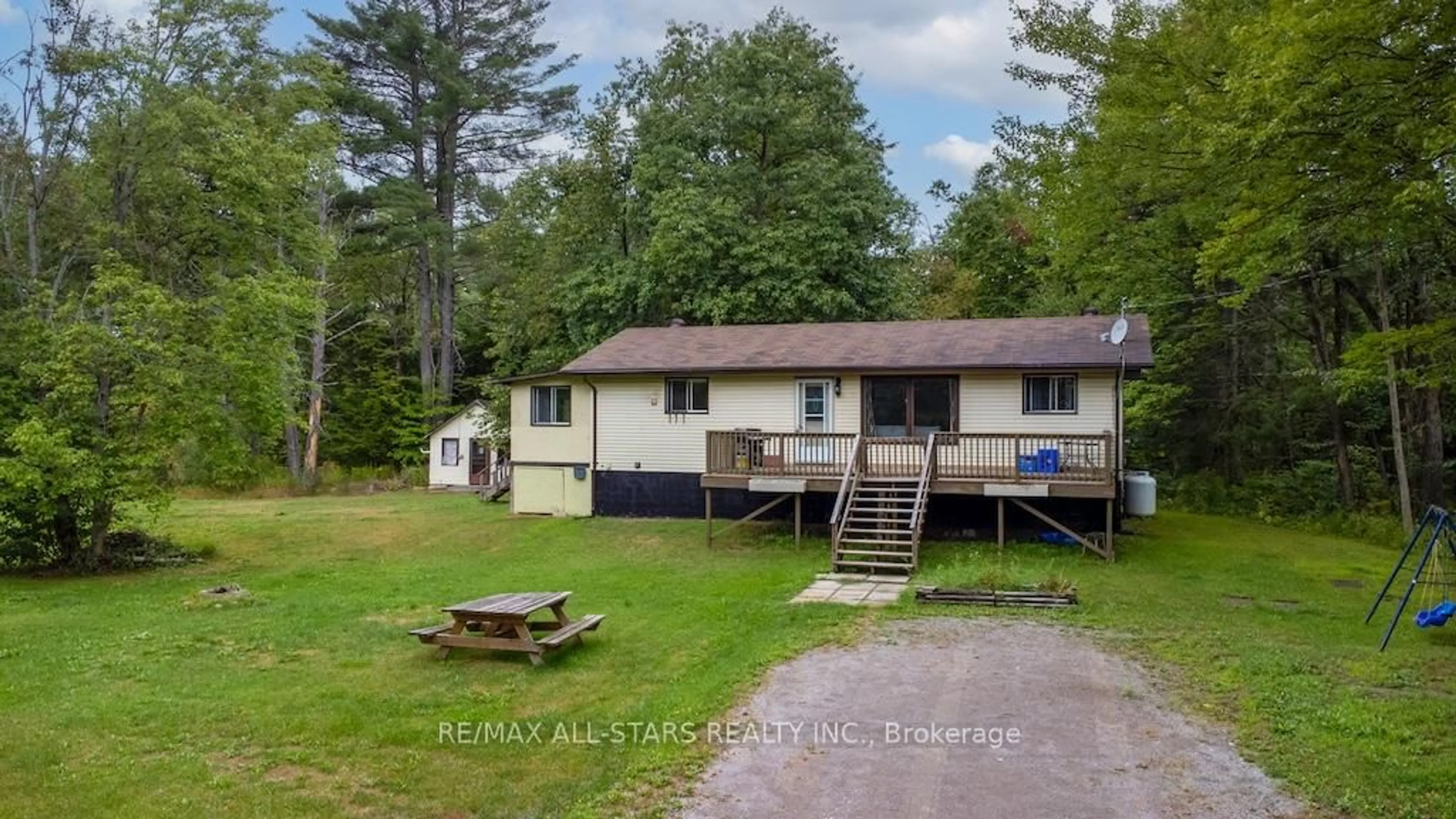 A pic from outside/outdoor area/front of a property/back of a property/a pic from drone, unknown for 31 Morrison St, Kawartha Lakes Ontario K0M 2L0