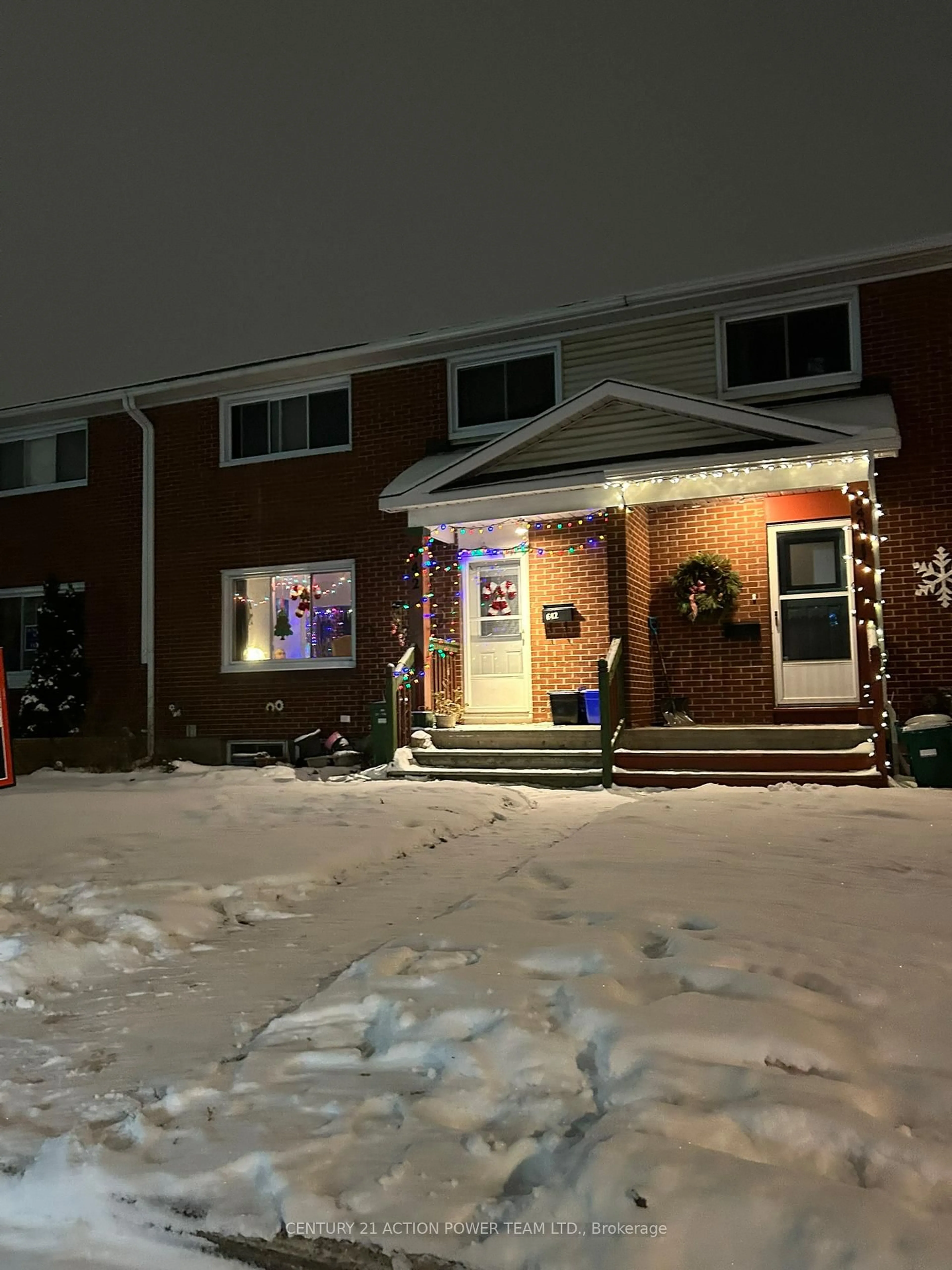 Indoor foyer for 642 Borthwick Ave, Ottawa Ontario K1K 2L9