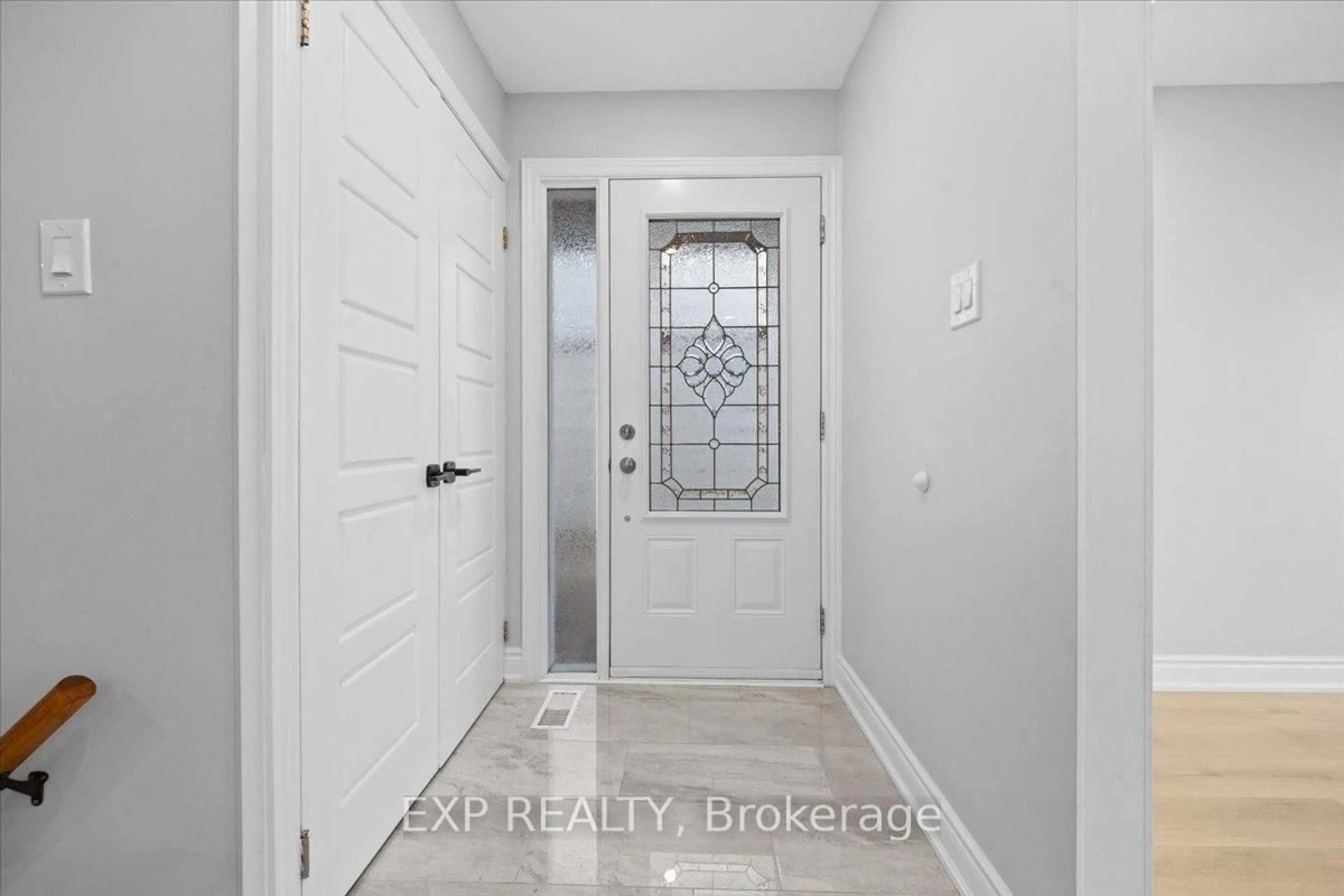 Indoor entryway for 290 Elderberry Terr, Ottawa Ontario K1E 1Z1