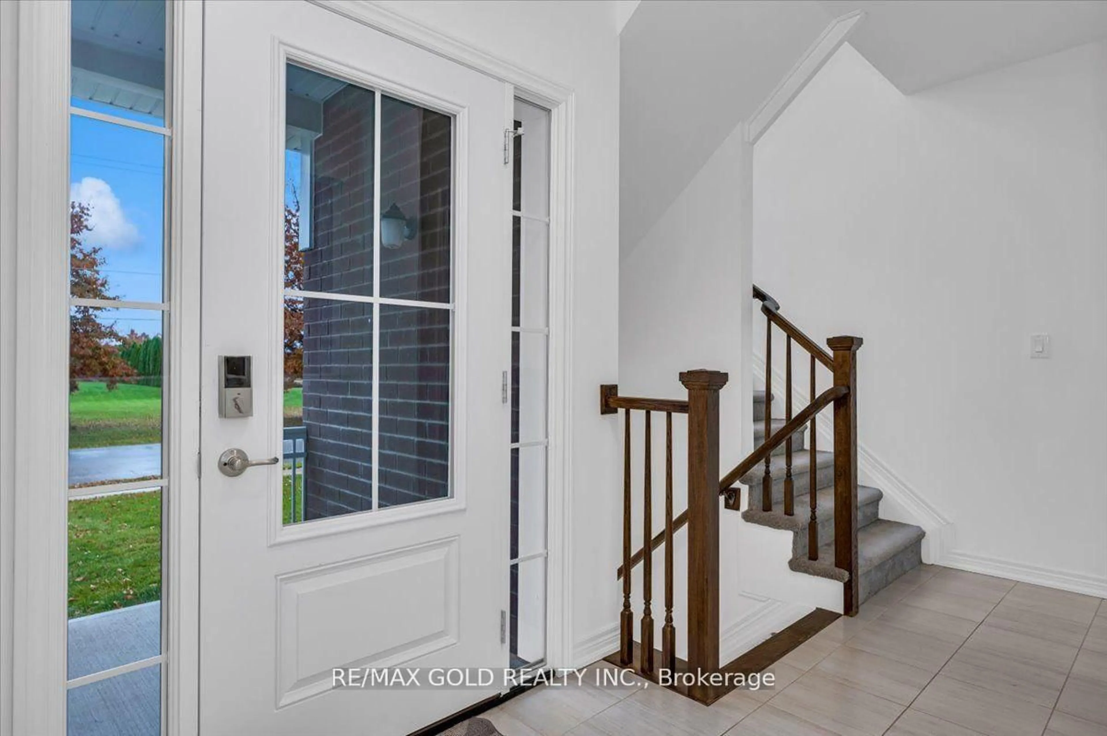 Indoor entryway for 4391 Willick Rd, Niagara Falls Ontario L2G 0Y3