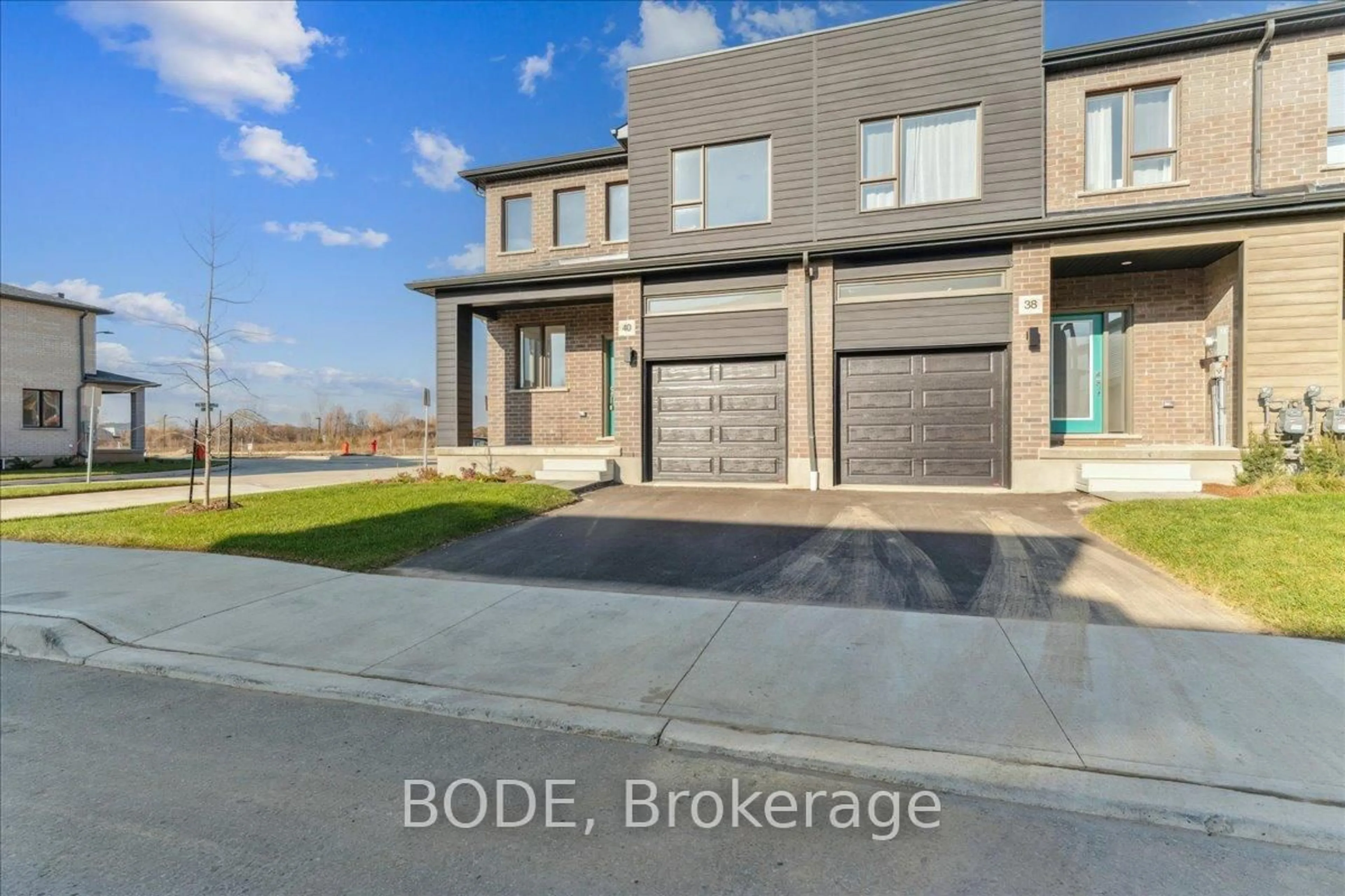 Home with brick exterior material, unknown for 40 Oak Forest Common, Cambridge Ontario N1S 0G3