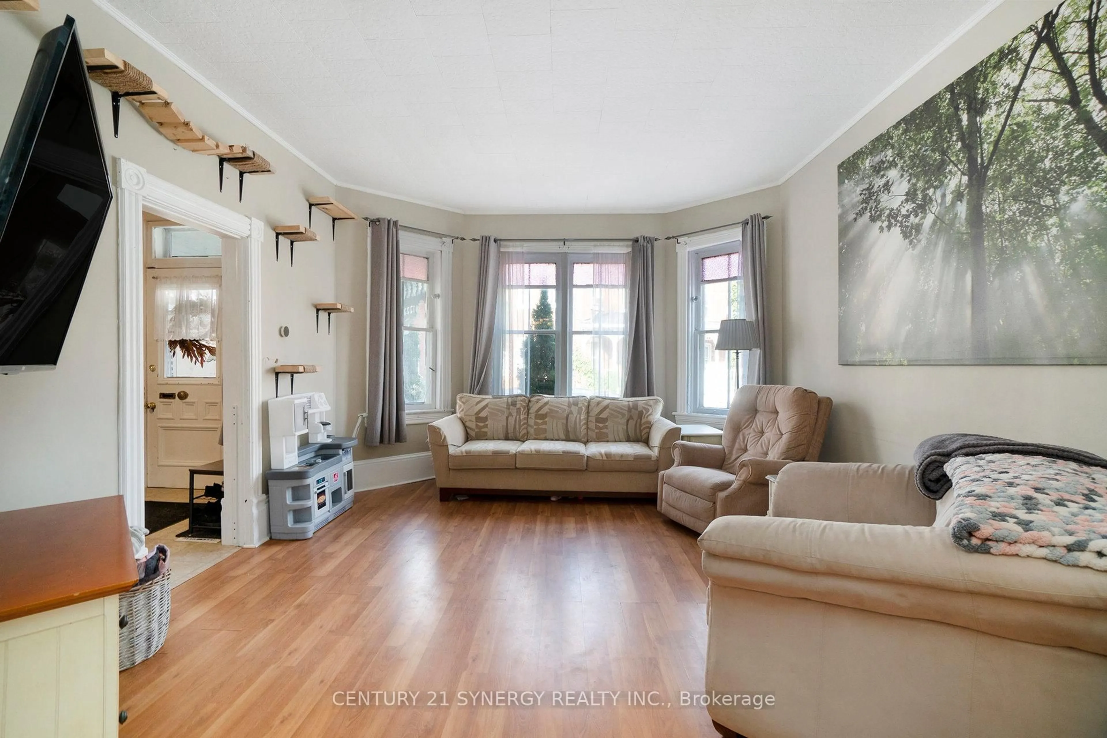 Living room with furniture, unknown for 30 Kensington Ave, Smiths Falls Ontario K7A 2K5