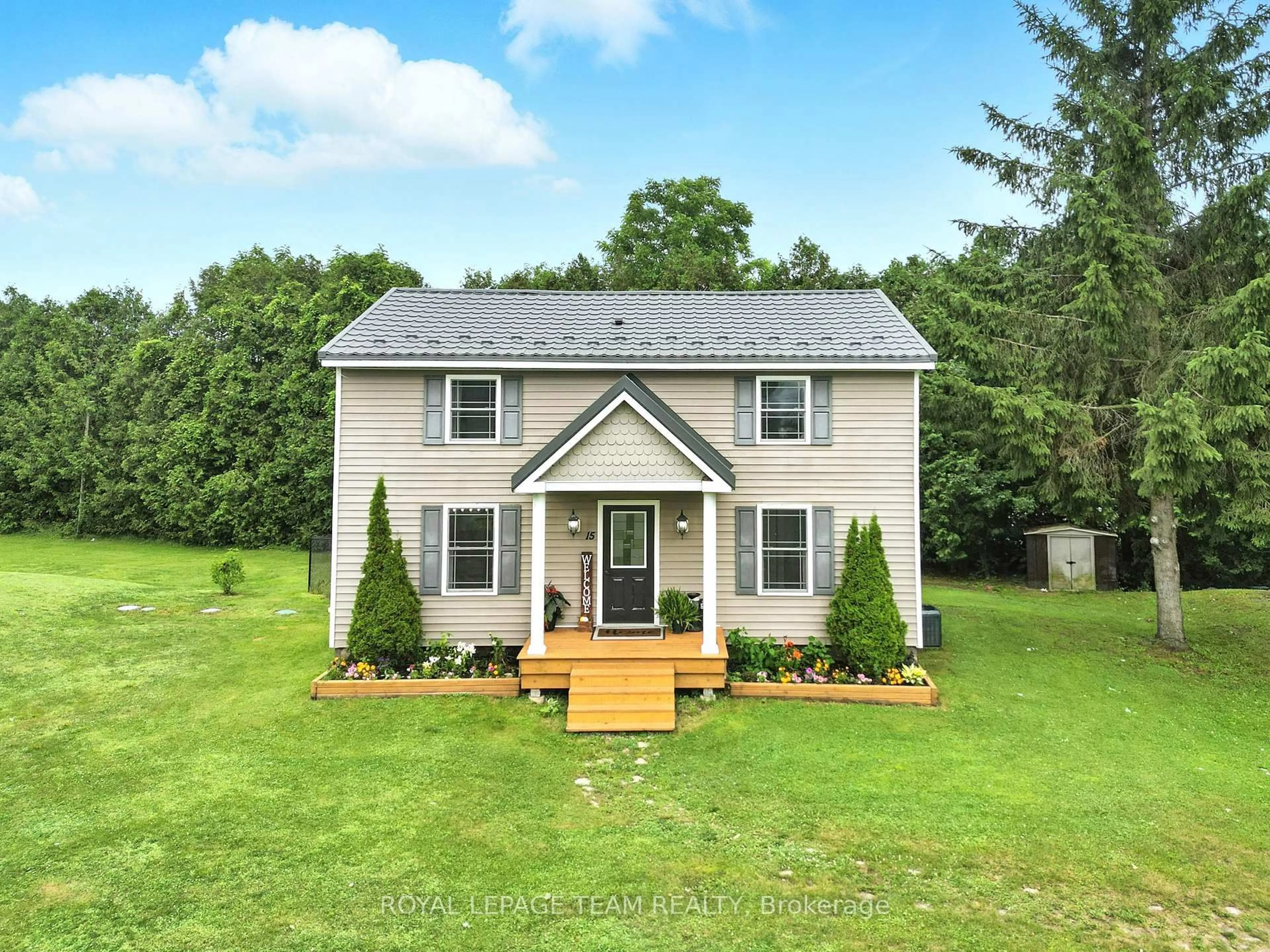 Home with vinyl exterior material, building for 15 Main St, Merrickville-Wolford Ontario K0G 1G0