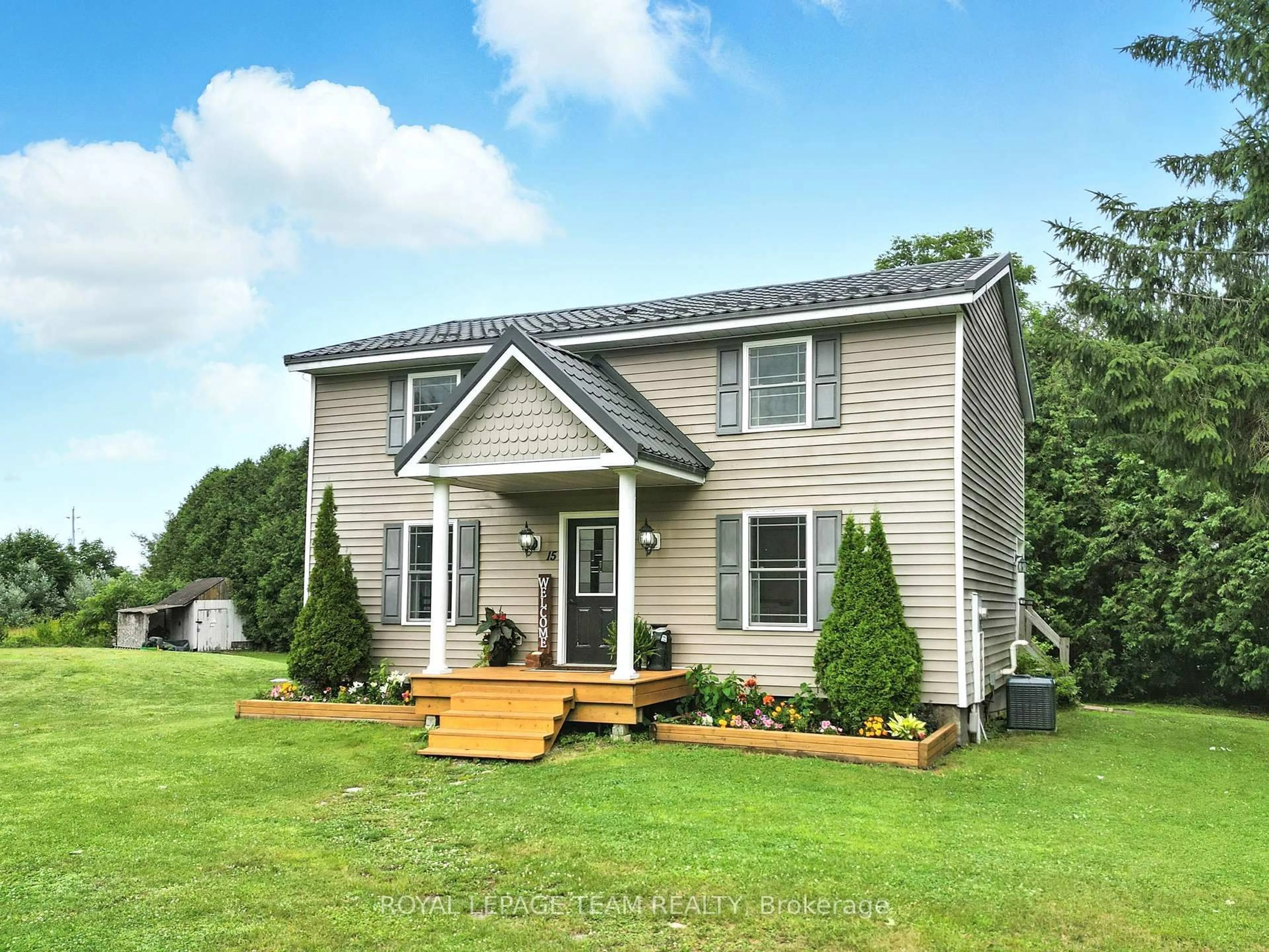 Home with vinyl exterior material, building for 15 Main St, Merrickville-Wolford Ontario K0G 1G0