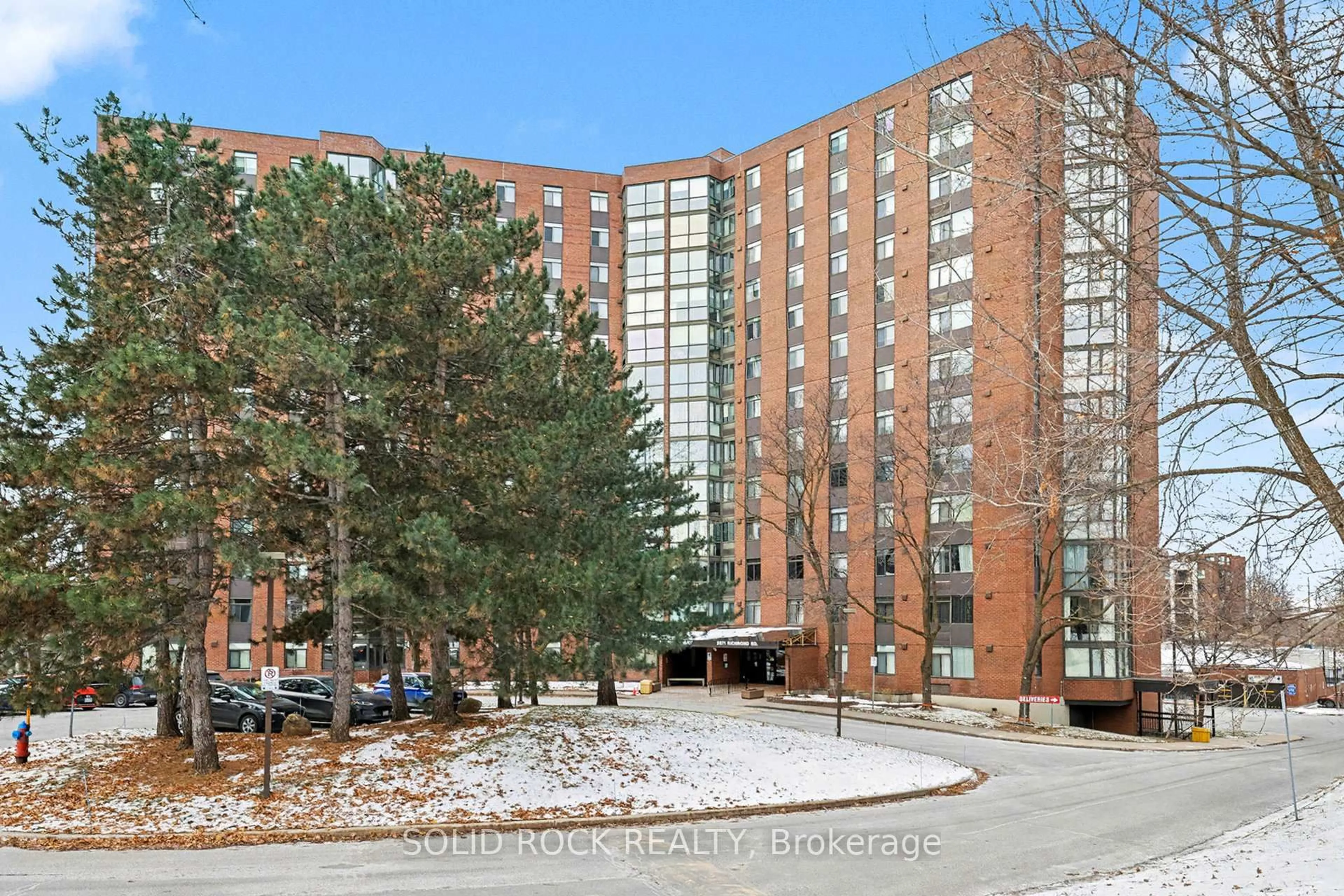Indoor foyer for 2871 Richmond Rd #108, Ottawa Ontario K2B 8M5