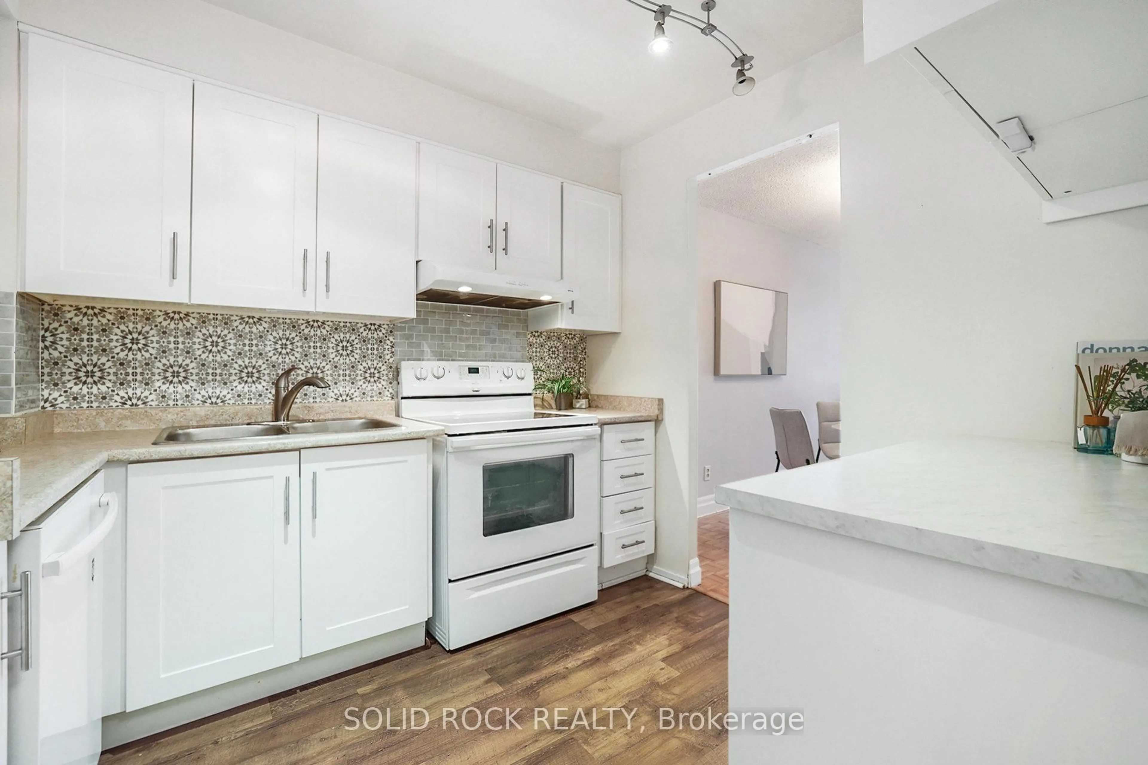 Unknown for 2871 Richmond Rd #108, Ottawa Ontario K2B 8M5