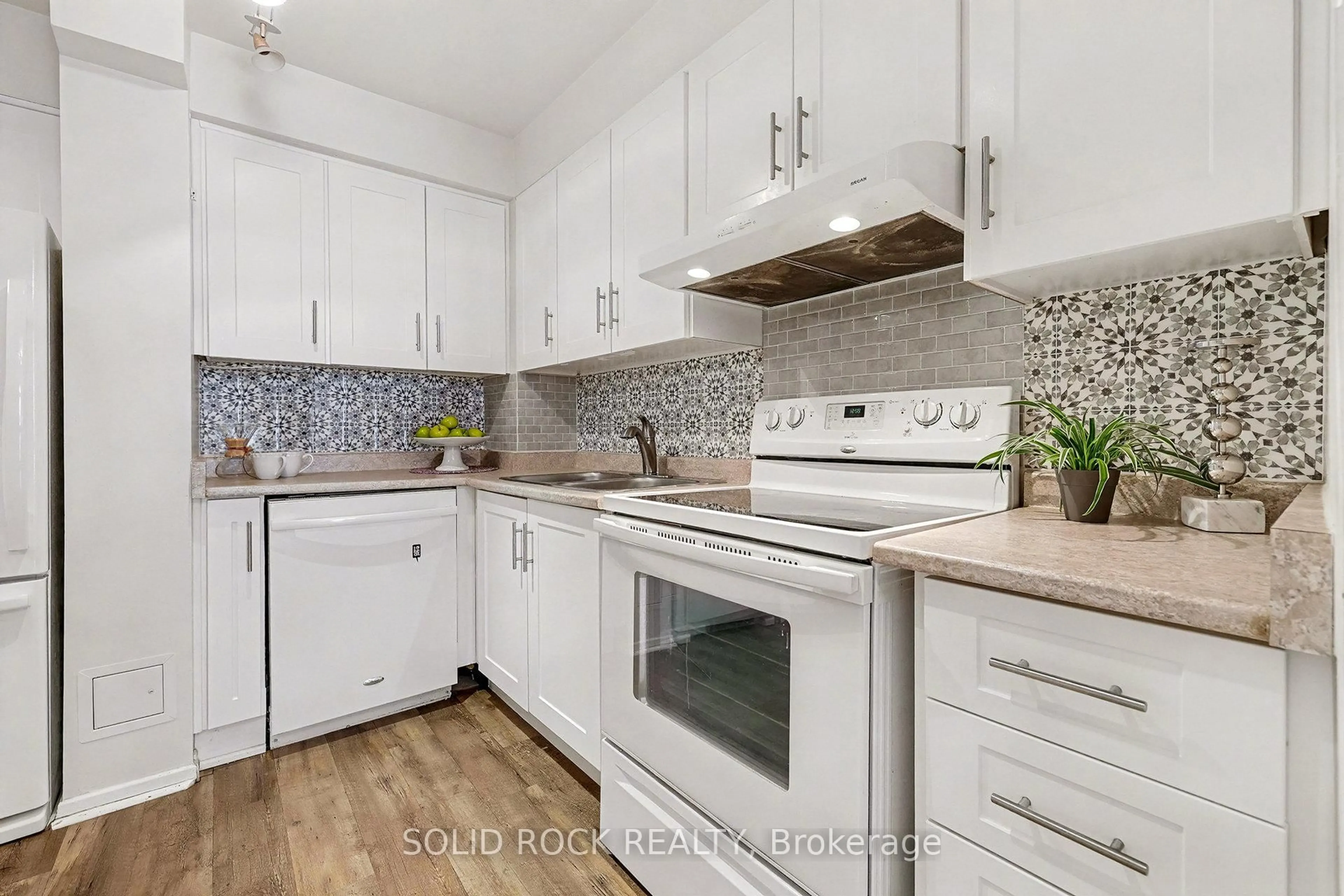 Unknown for 2871 Richmond Rd #108, Ottawa Ontario K2B 8M5