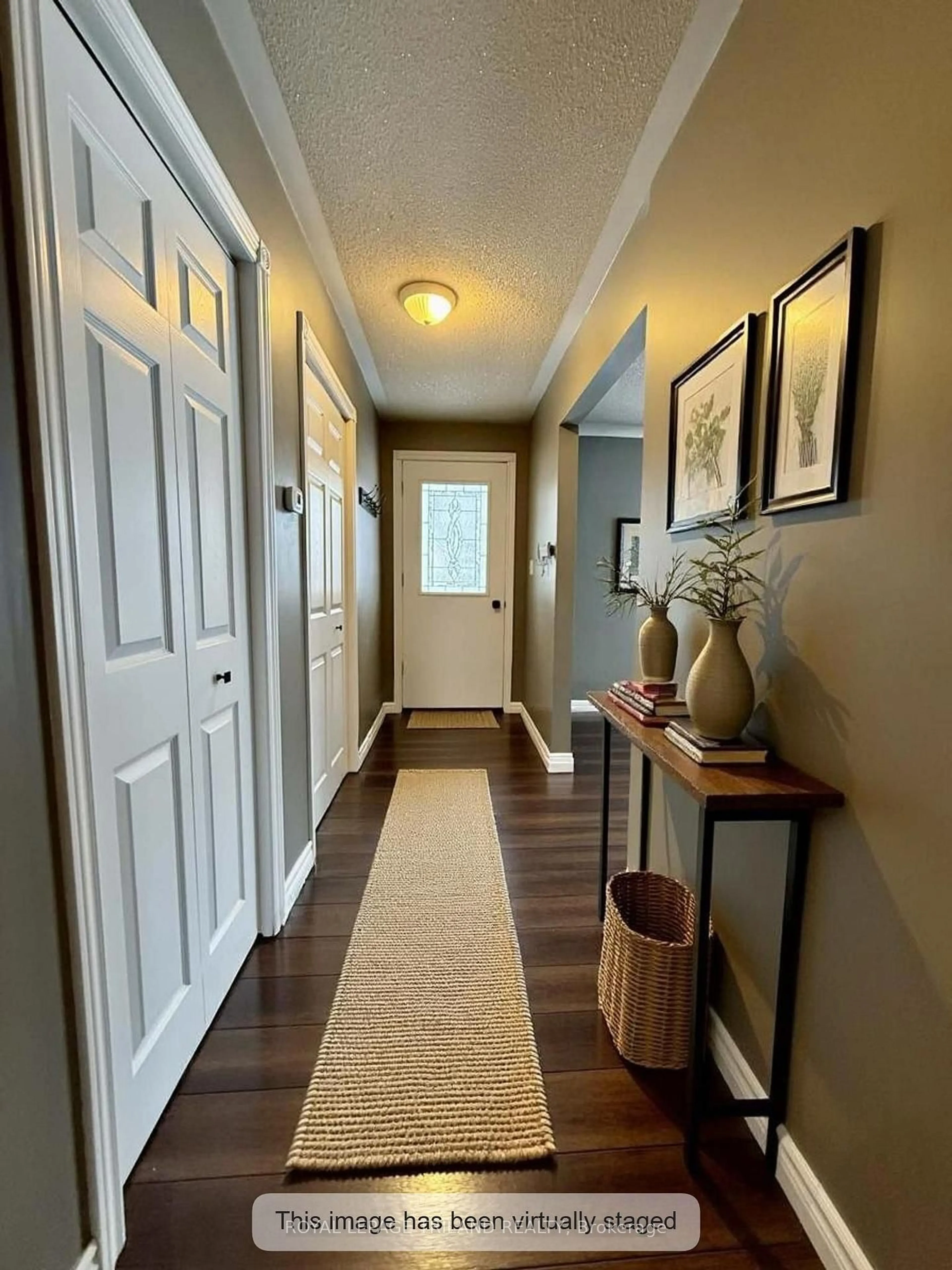 Indoor entryway for 102 Ontario St, Lambton Shores Ontario N0M 2N0