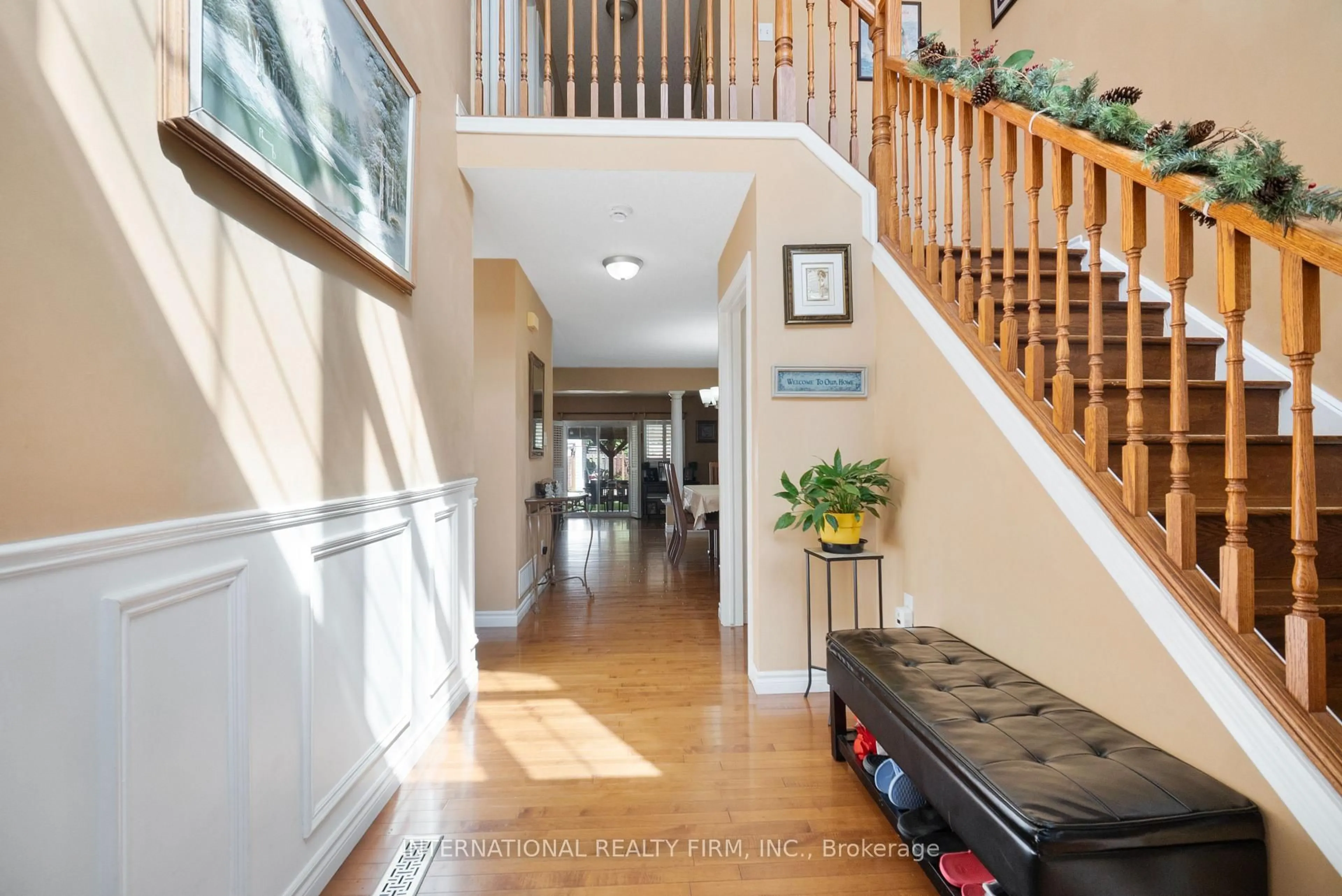 Indoor entryway for 1055 CROSSCREEK Cres, London East Ontario N5Y 6K9