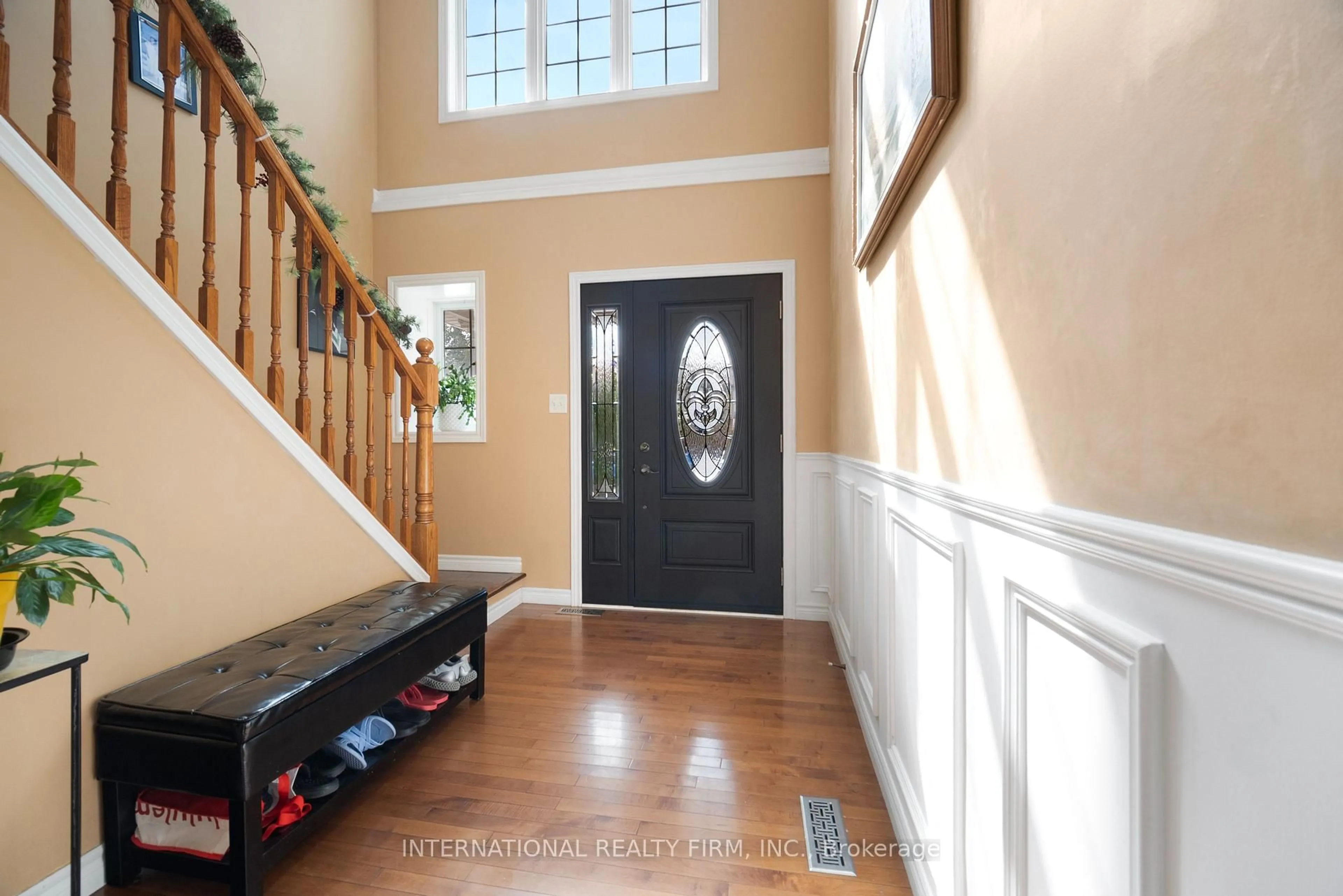 Indoor entryway for 1055 CROSSCREEK Cres, London East Ontario N5Y 6K9