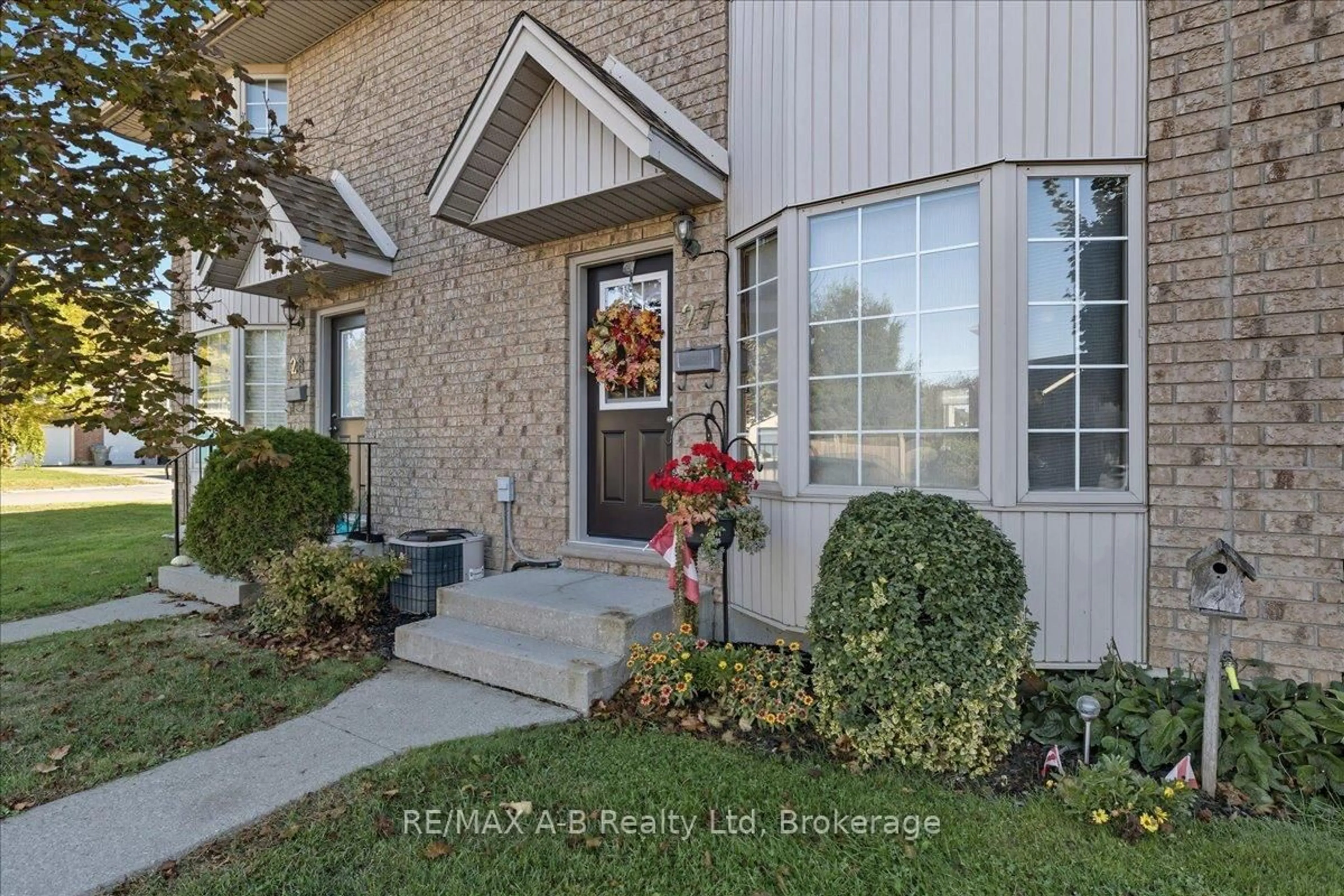 Indoor entryway for 20 Southvale Rd #27, St. Marys Ontario N4A 1E9