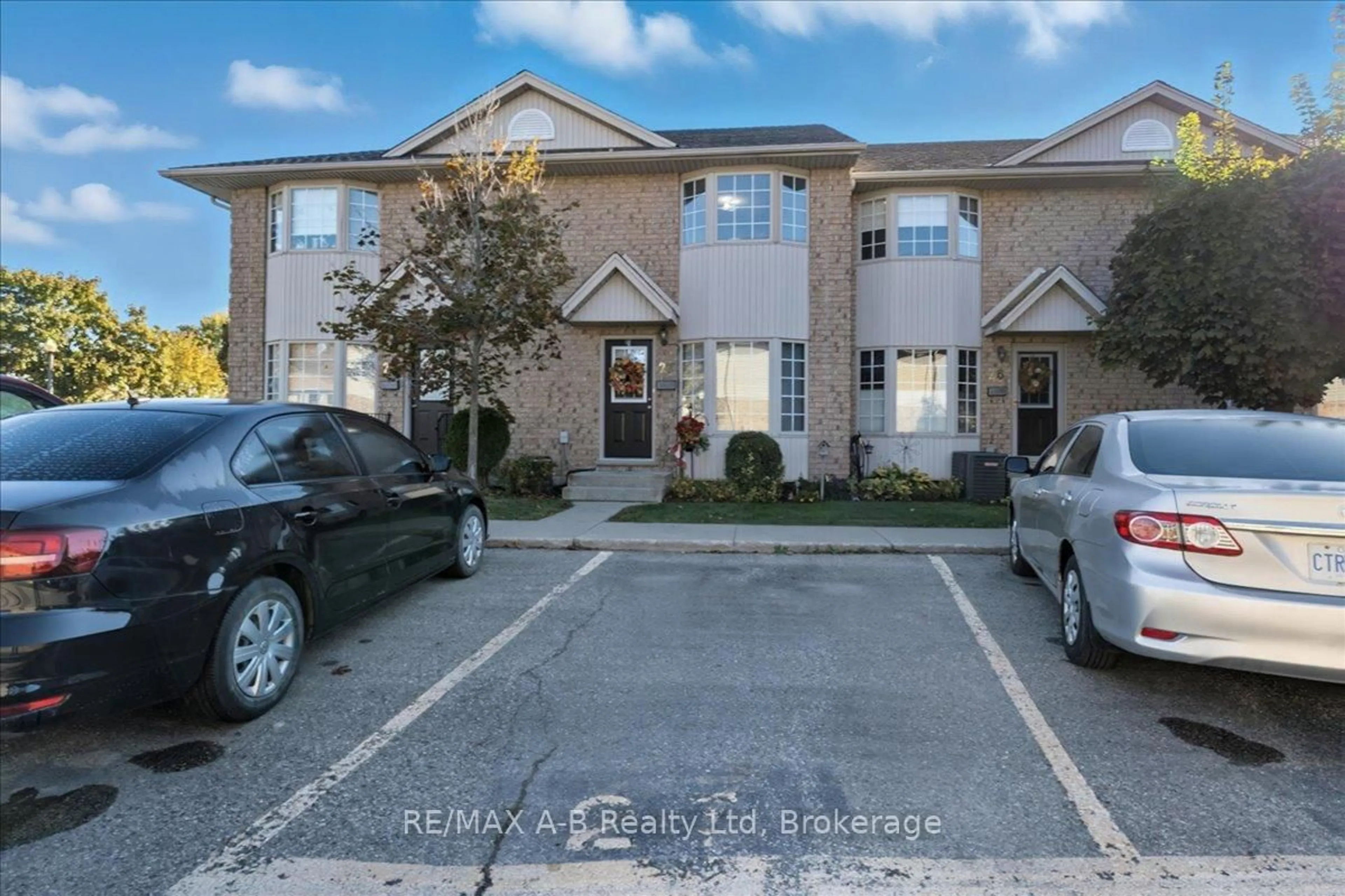 A pic from outside/outdoor area/front of a property/back of a property/a pic from drone, street for 20 Southvale Rd #27, St. Marys Ontario N4A 1E9