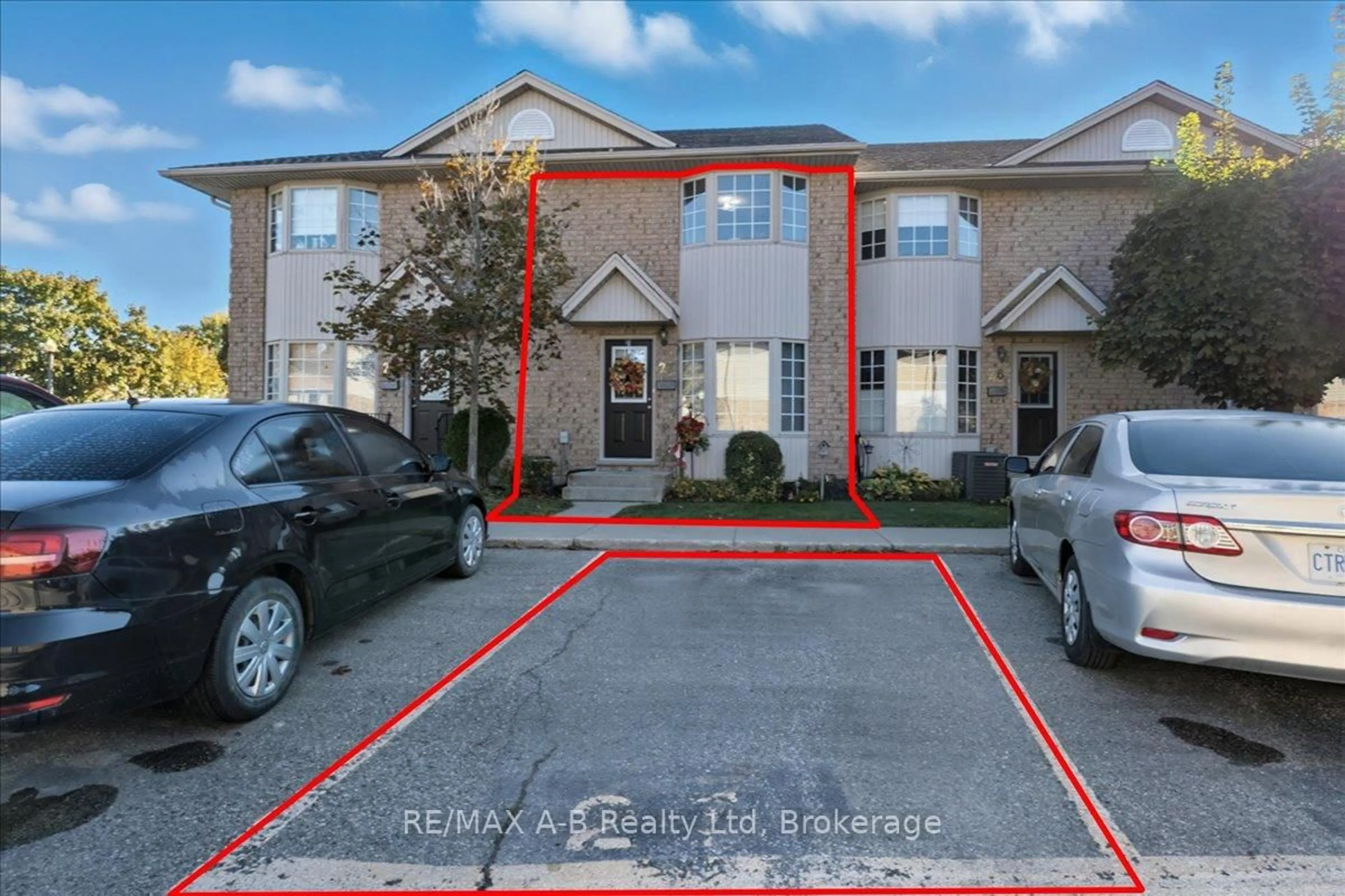 A pic from outside/outdoor area/front of a property/back of a property/a pic from drone, street for 20 Southvale Rd #27, St. Marys Ontario N4A 1E9