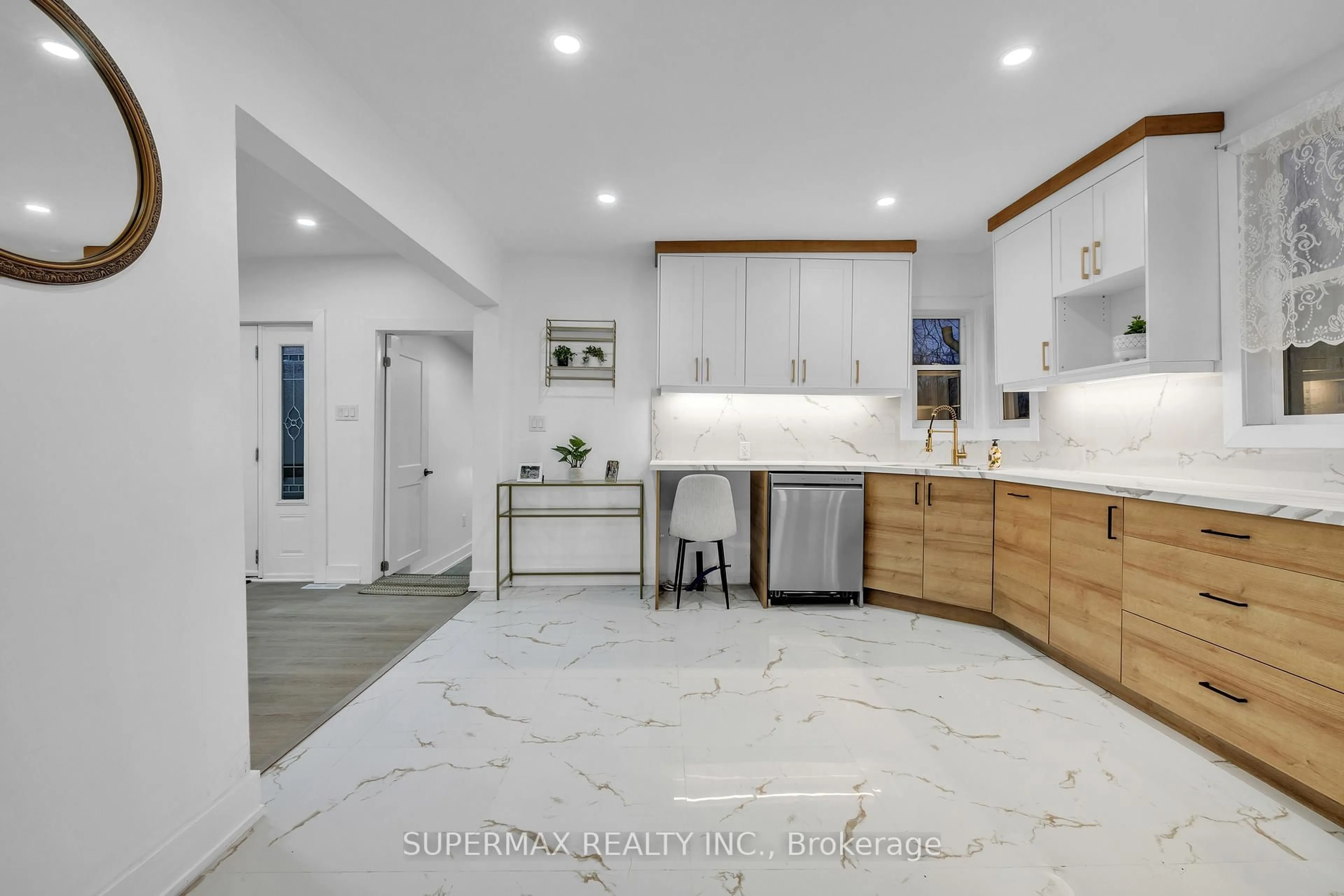 Open concept kitchen, ceramic/tile floor for 94 Hiawatha St, St. Thomas Ontario N5P 2T7