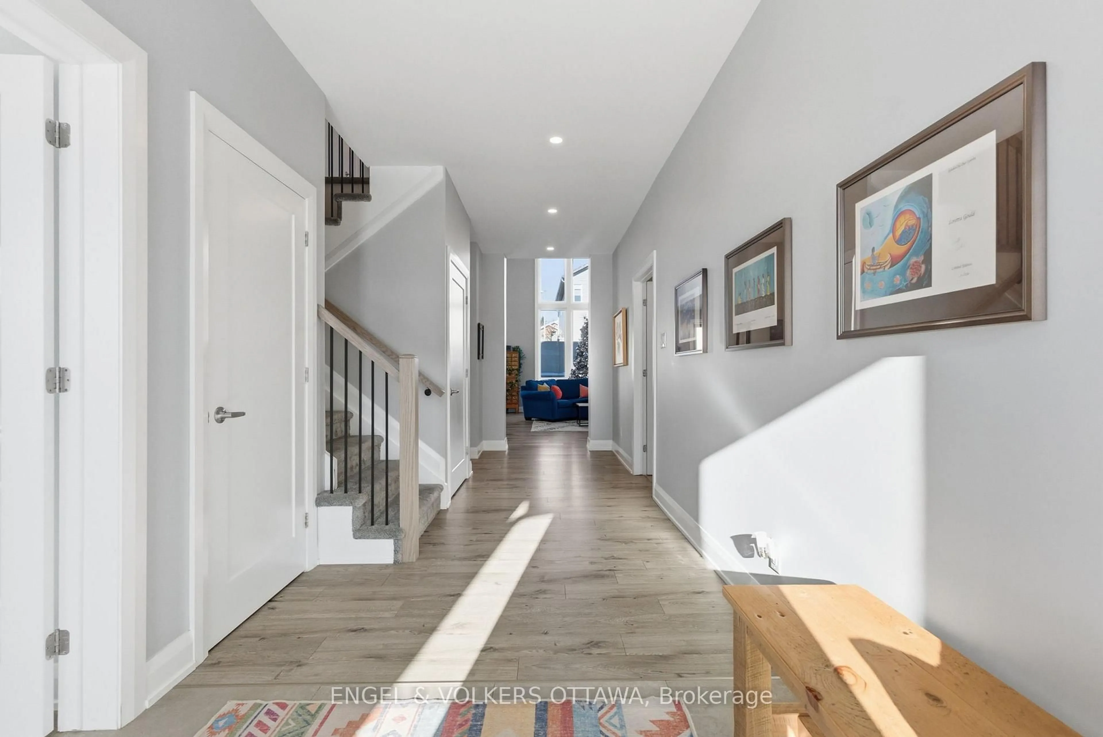 Indoor entryway for 640 Meadowridge Circ, Carp Ontario K0A 1L0