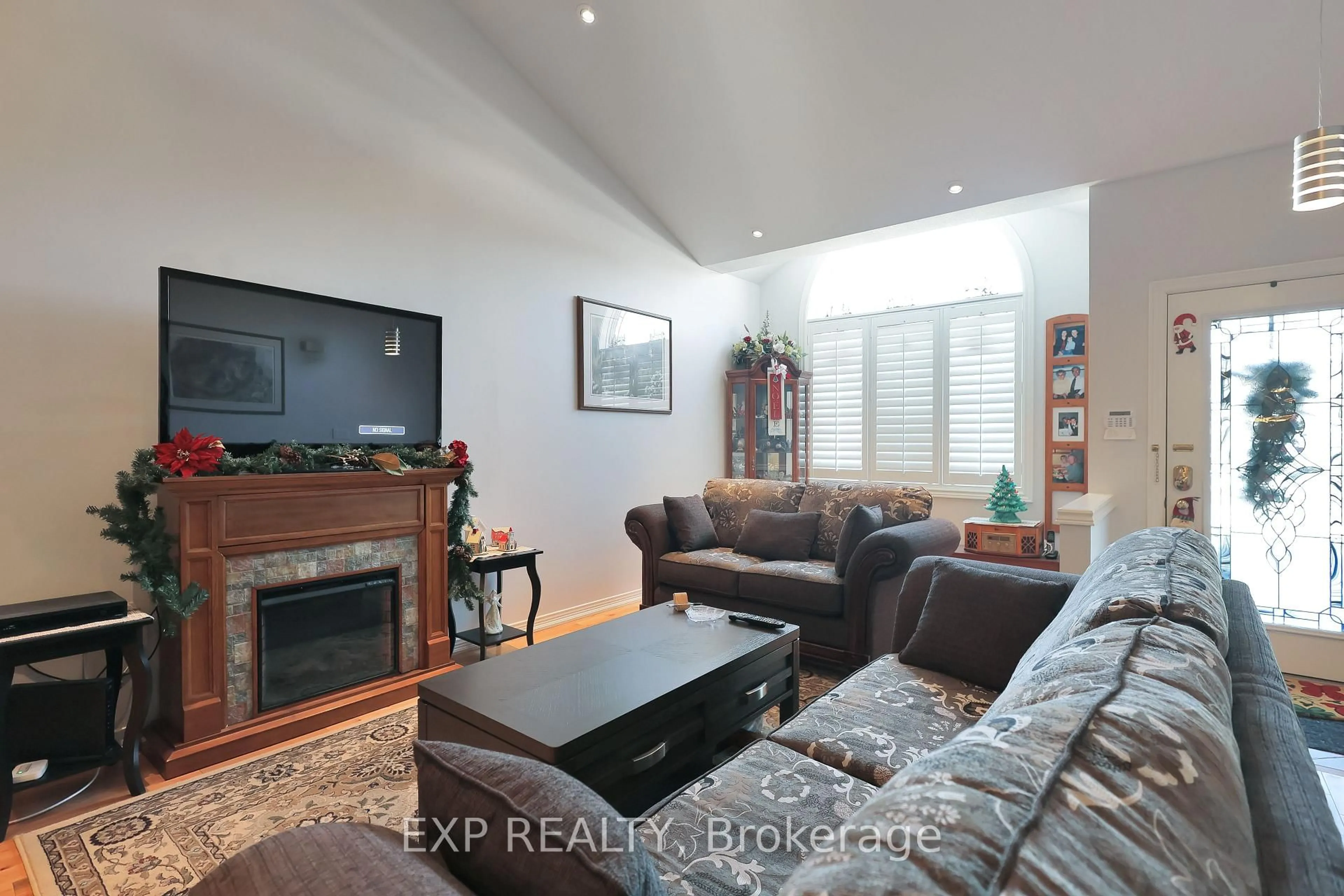 Living room with furniture, unknown for 10 Lilyvalley Lane, Hamilton Ontario L0R 1P0