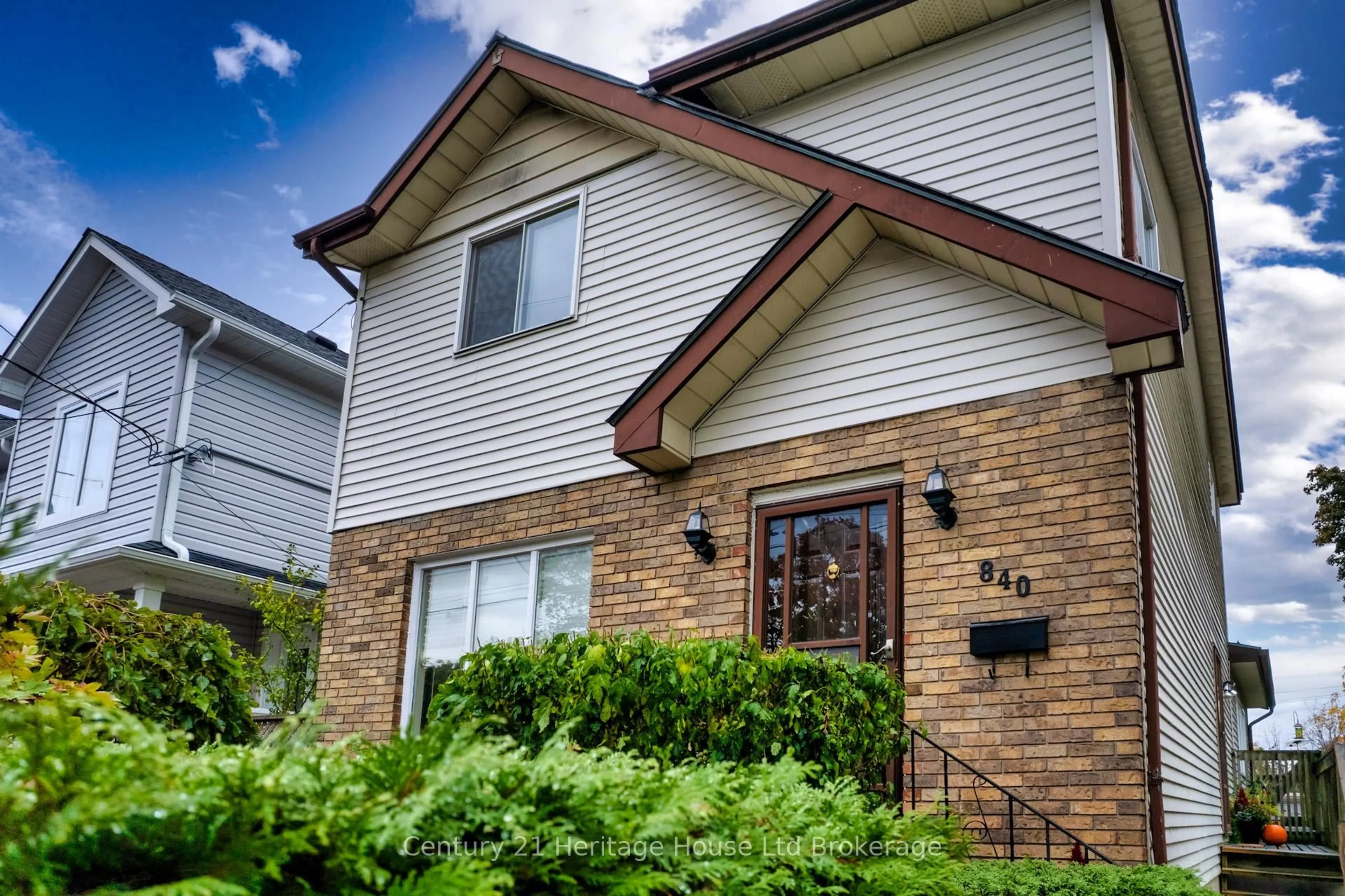 Home with brick exterior material, street for 840 WATER St, Woodstock Ontario N4S 1S8