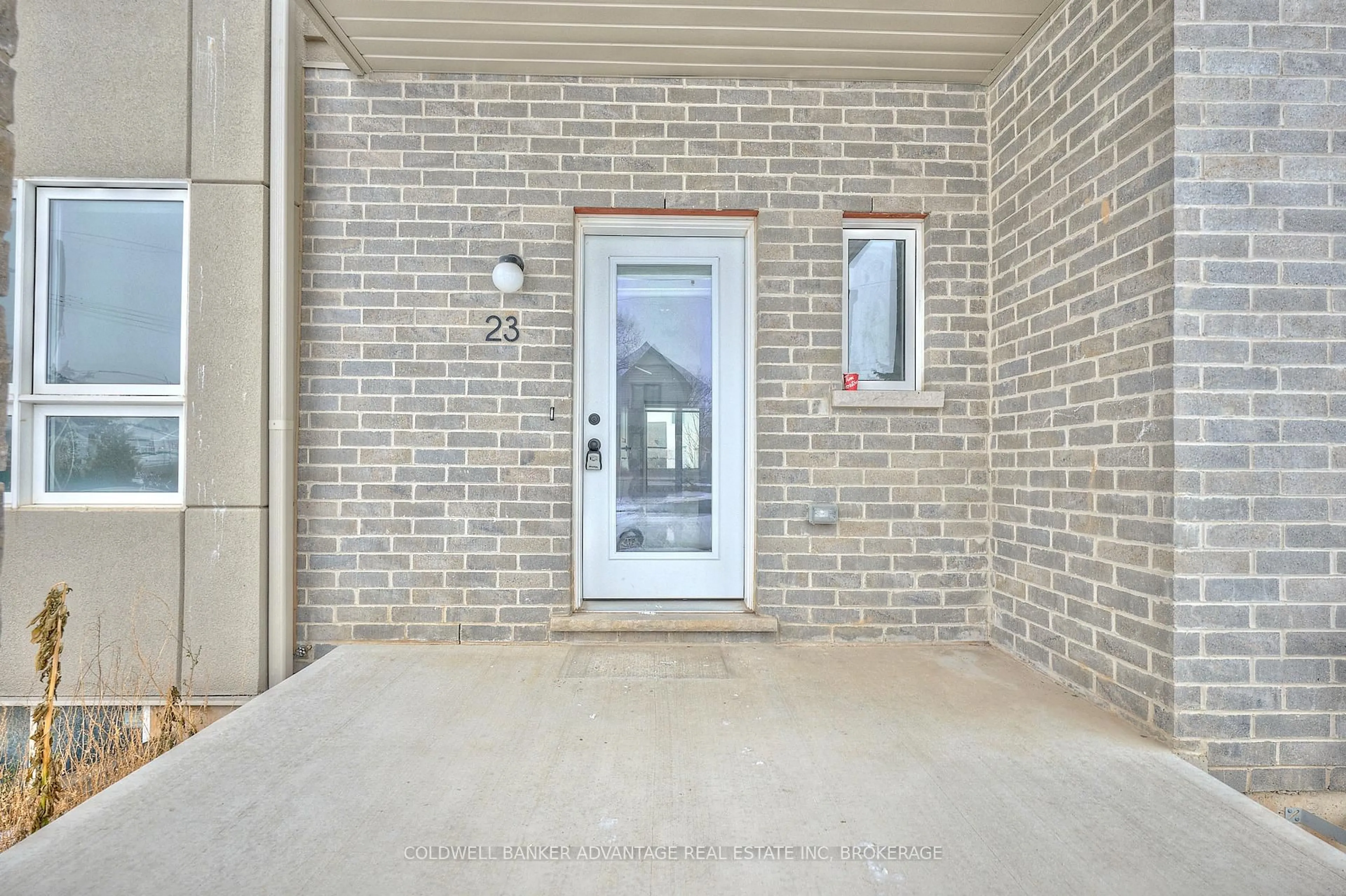 Indoor entryway for 23 Perenack Ave, Welland Ontario L3C 0J2